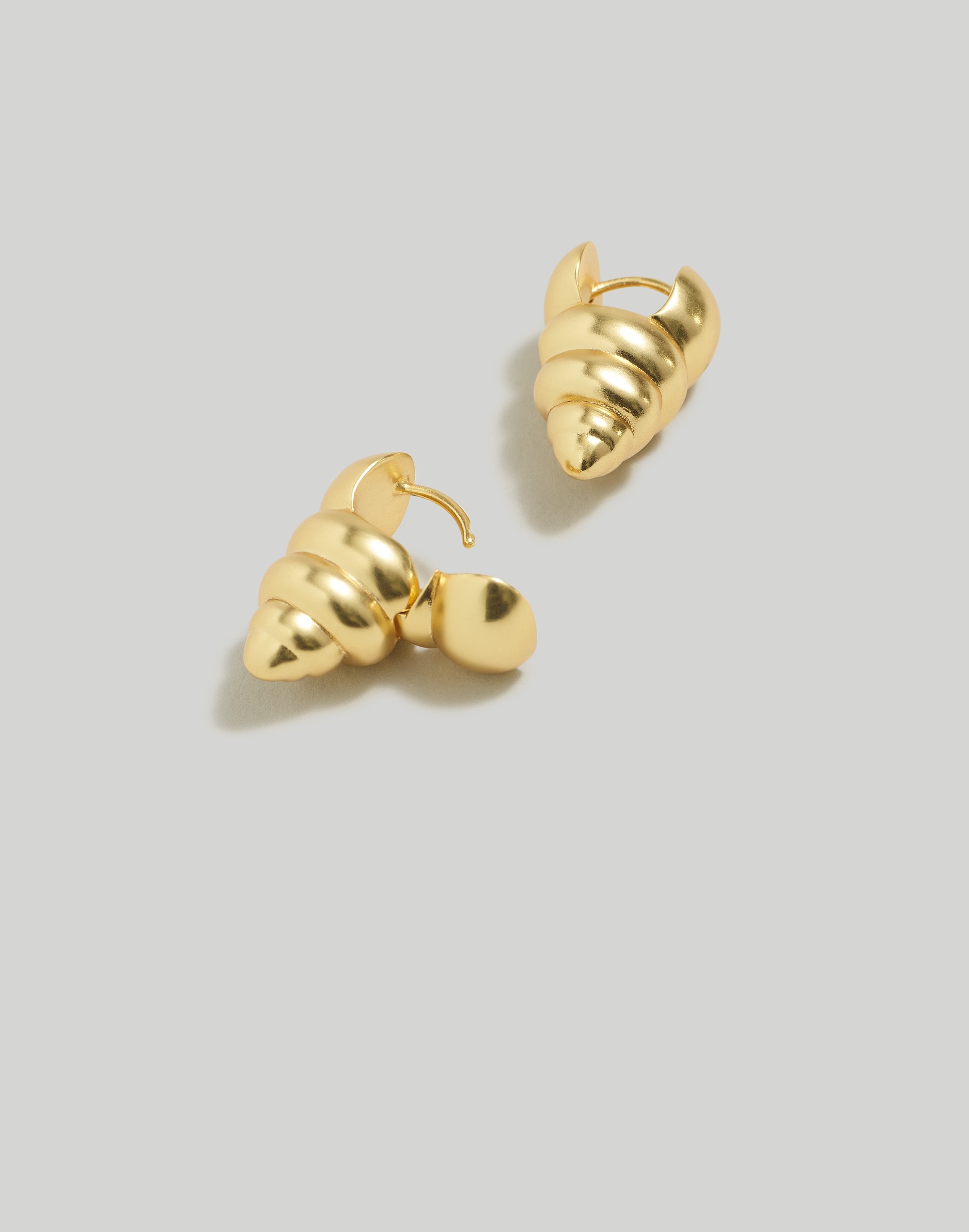 Mw Cone Shell Stud Earrings In Gold