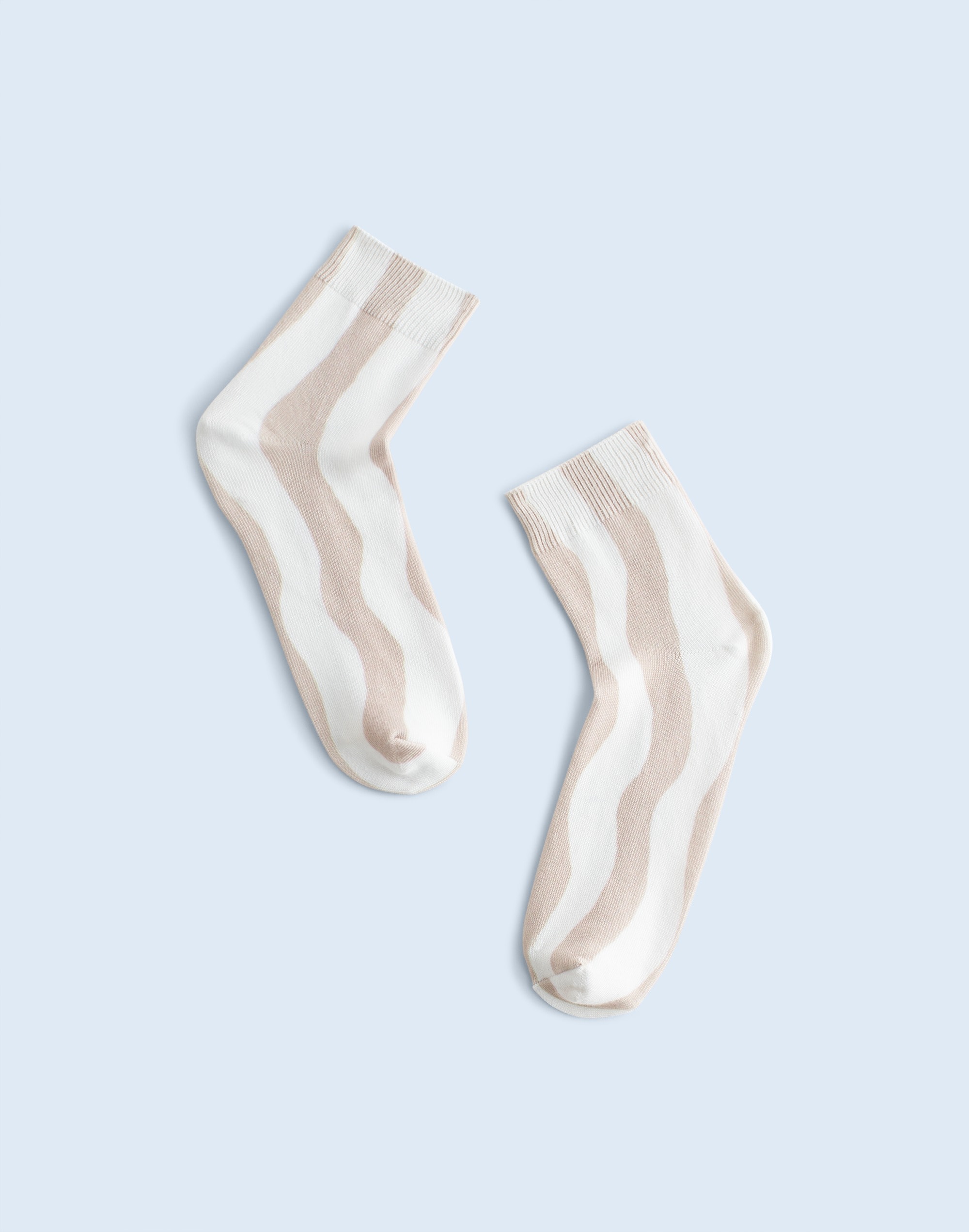 Mw Wavy-pattern Ankle Socks In Gray
