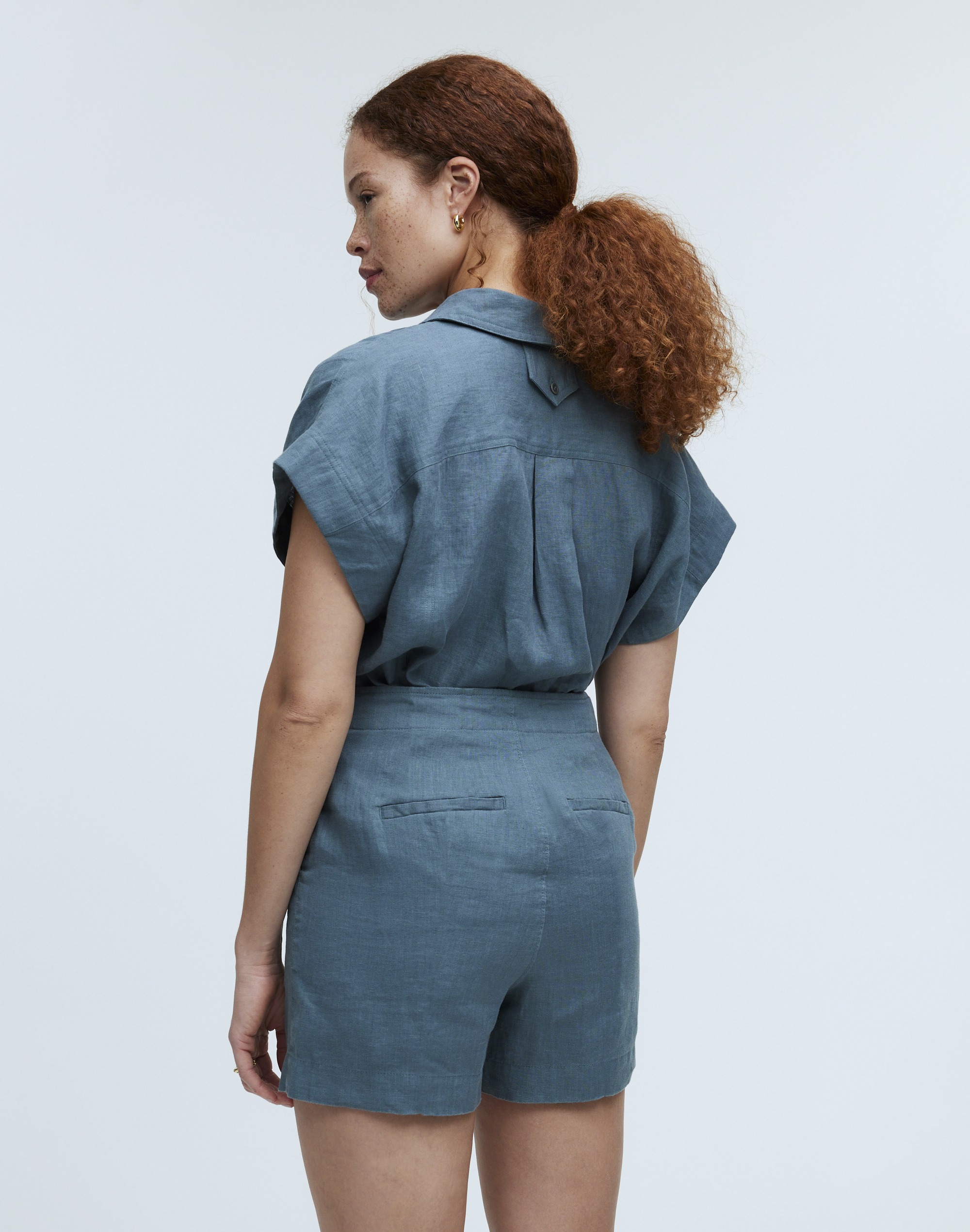 Clean Button-Tab Shorts in 100% Linen