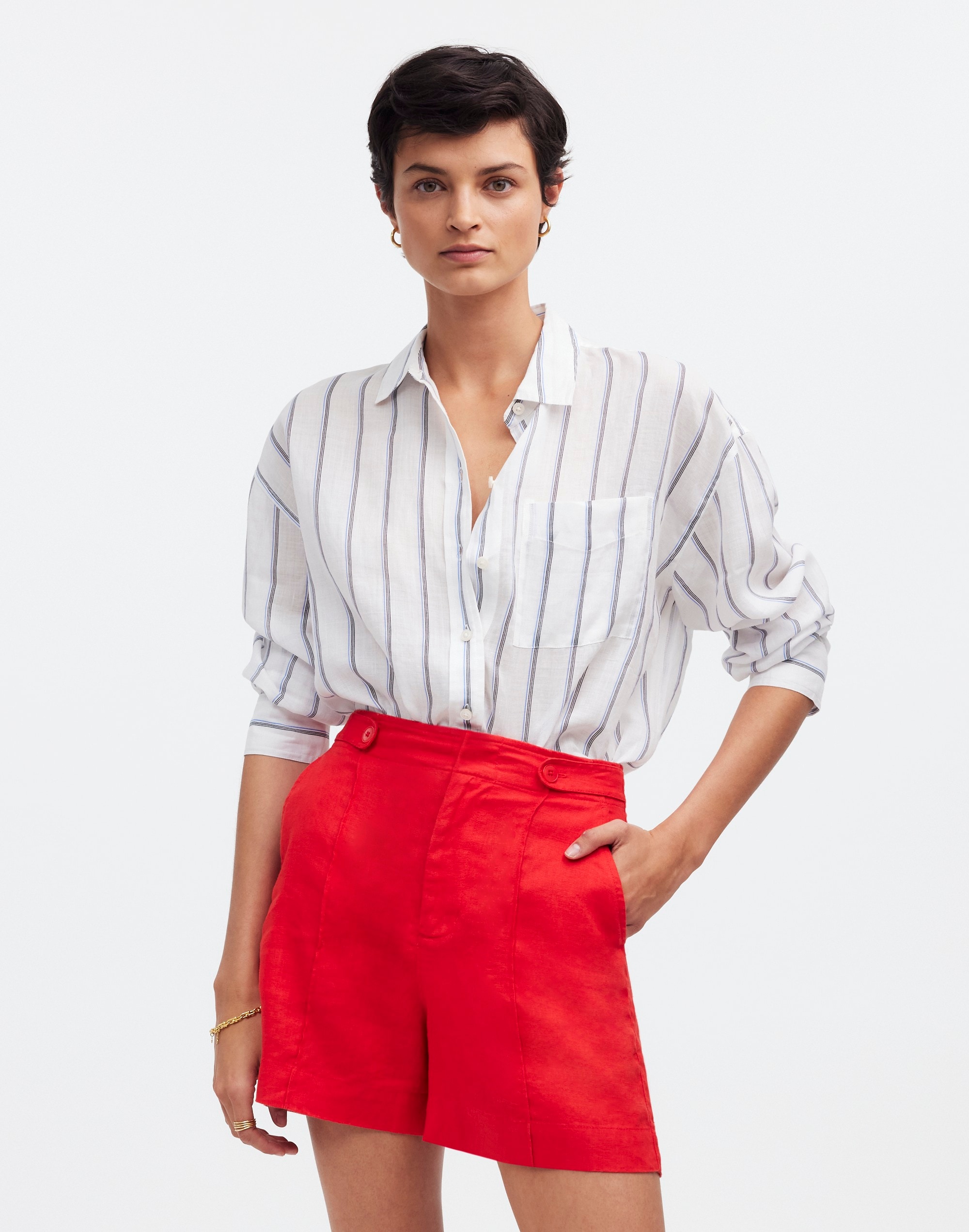 Clean Button-Tab Shorts in 100% Linen