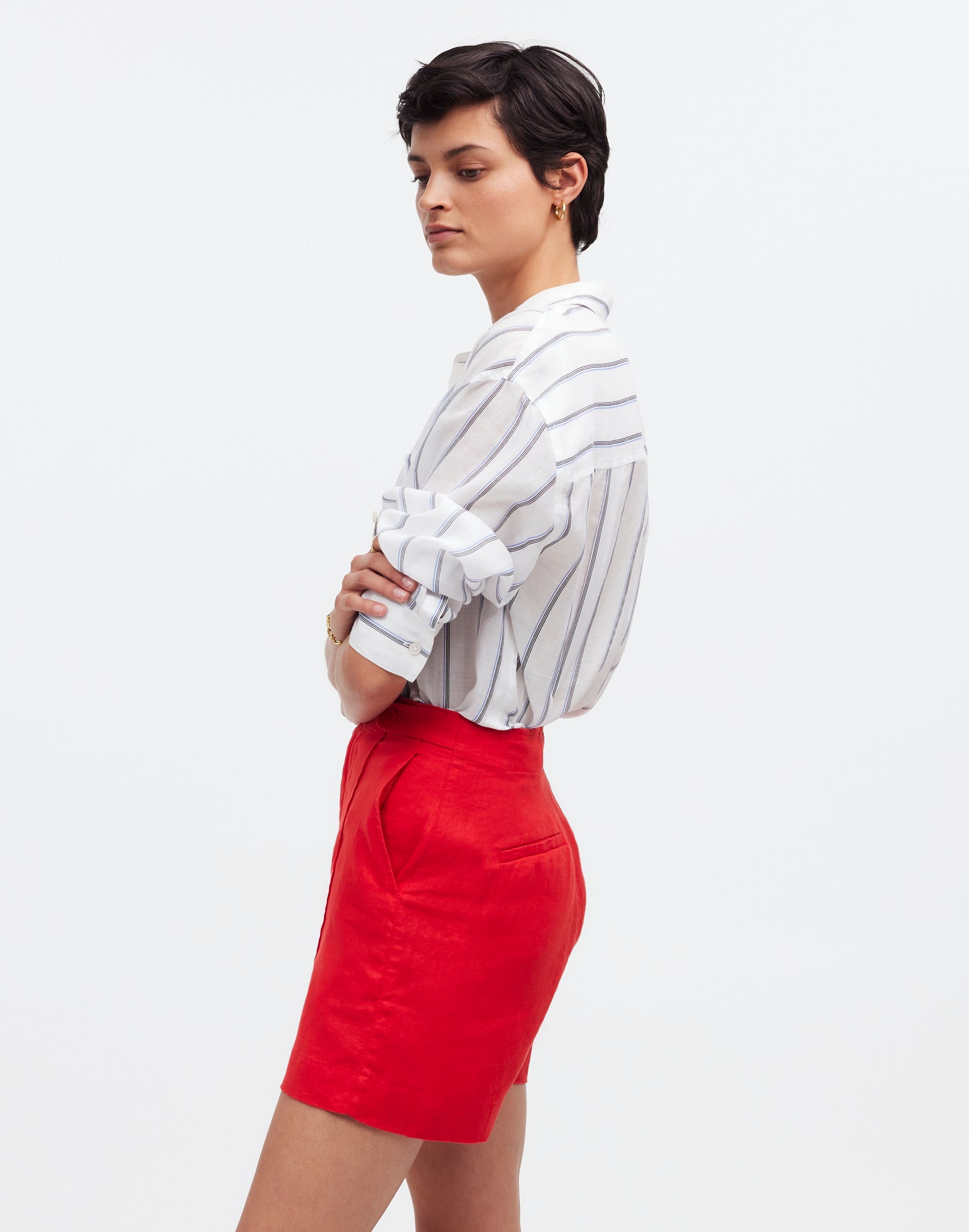 Clean Button-Tab Shorts in 100% Linen