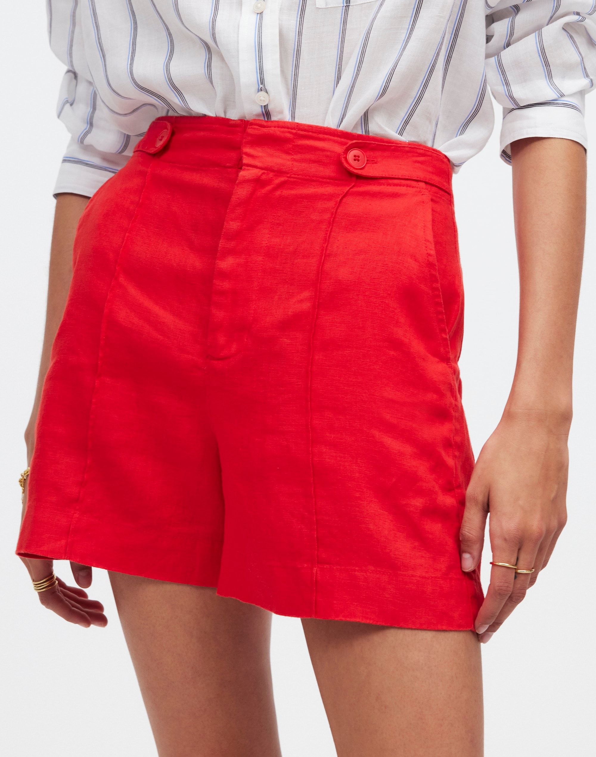 Clean Button-Tab Shorts in 100% Linen