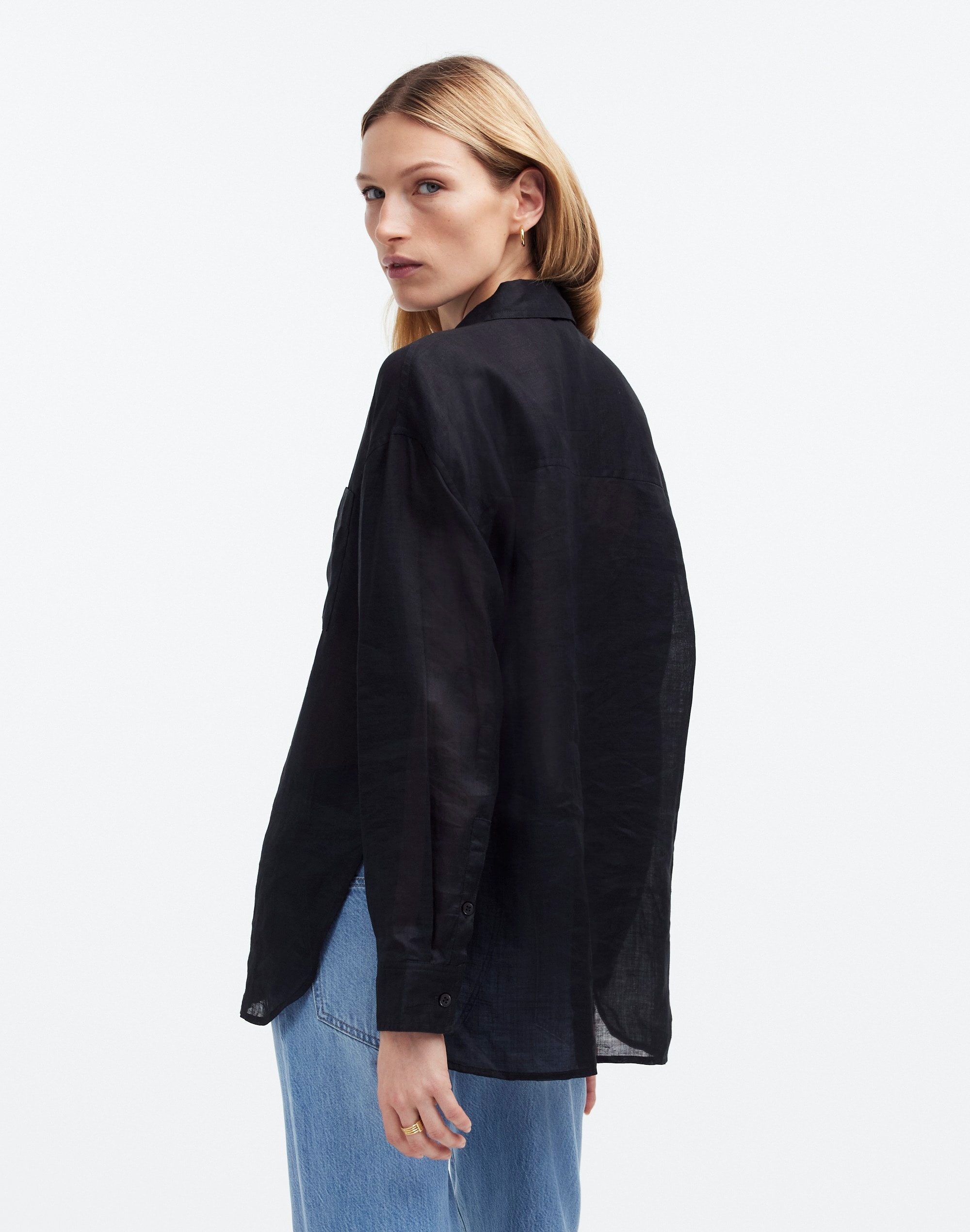 The Oversized Shirt in Ramie in true black image 4