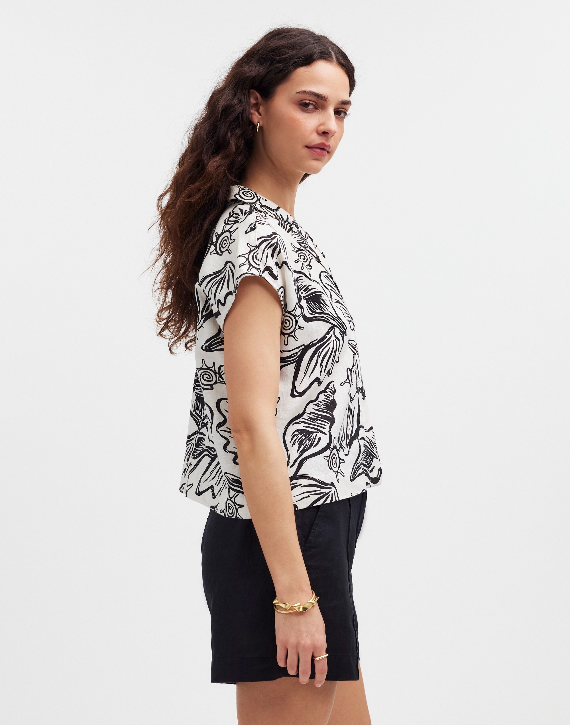 Boxy Cap-Sleeve Shirt in 100% Linen in lighthouse image 3