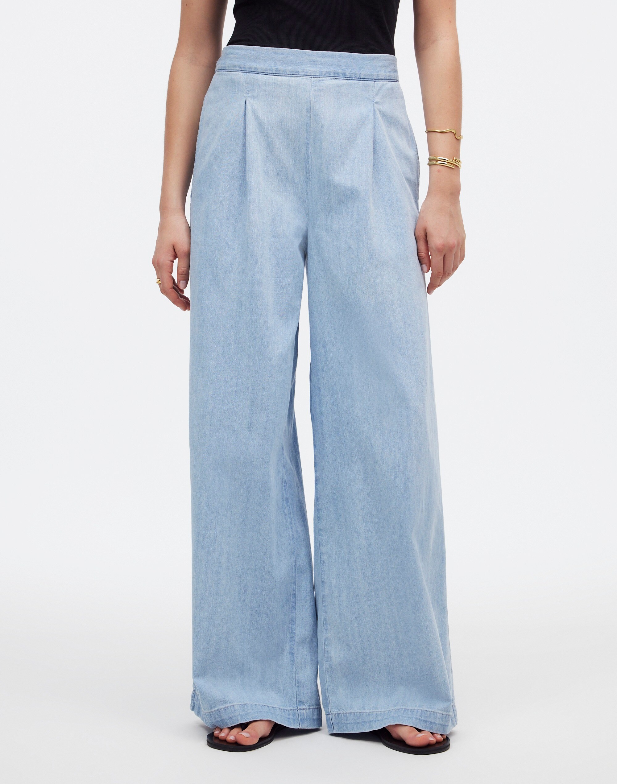 Pull-On Straight Jeans in Dorset Wash