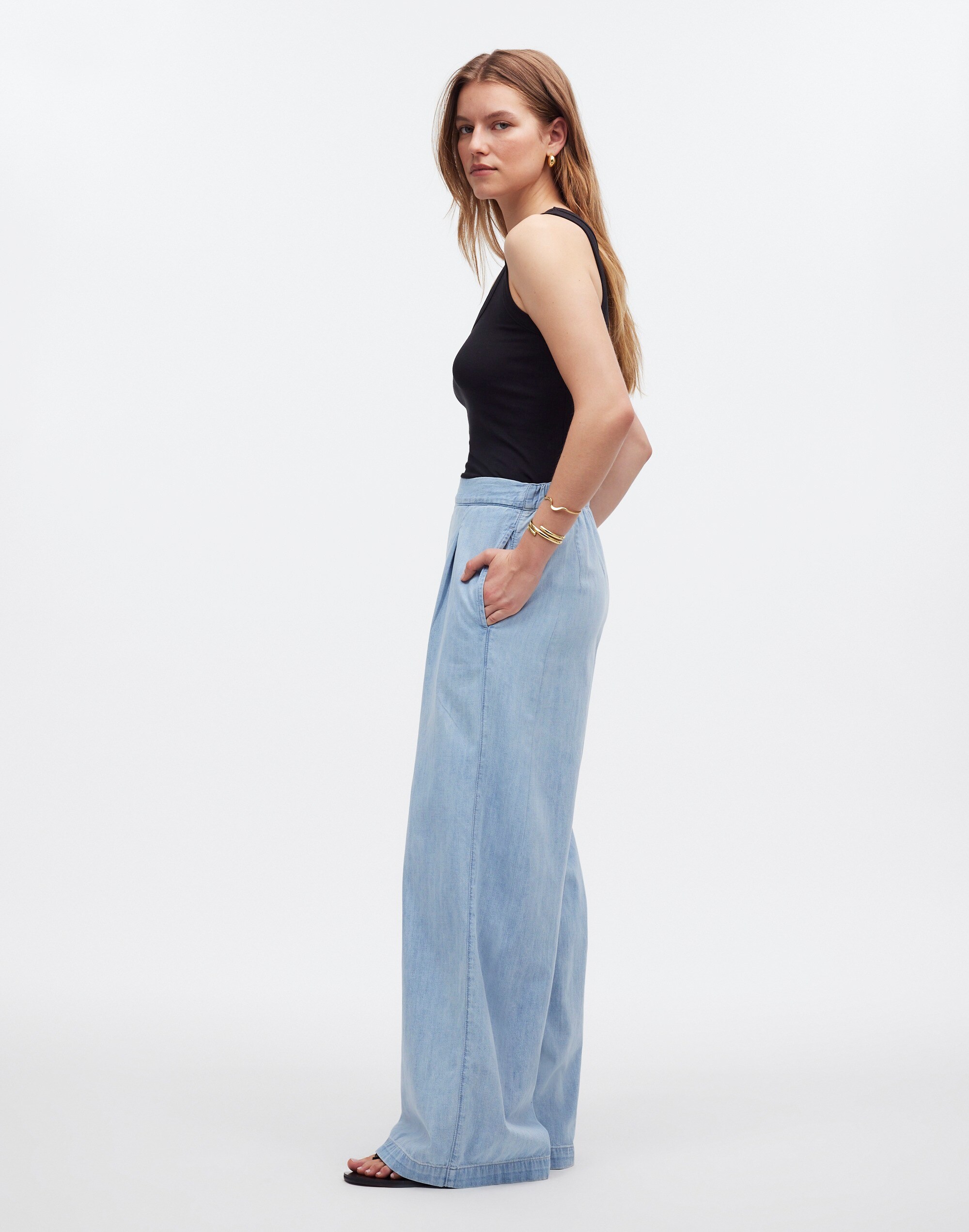 Pull-On Straight Jeans in Dorset Wash