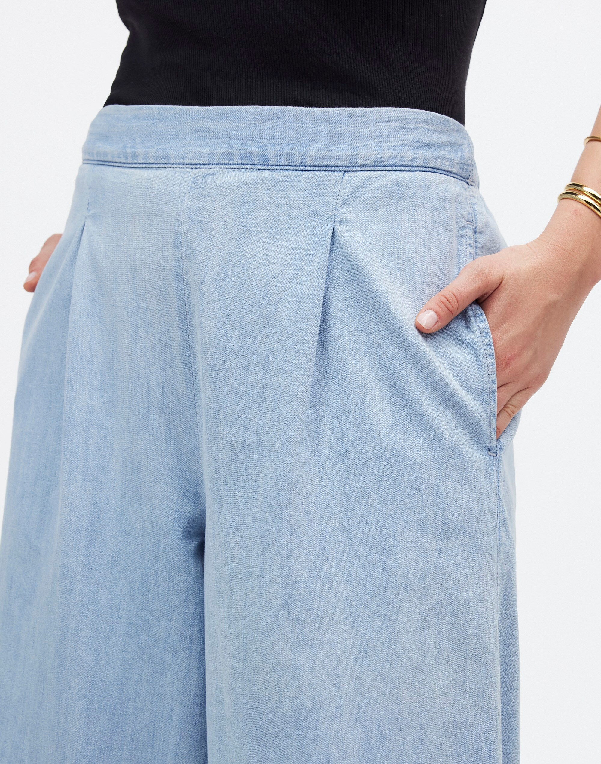 Pull-On Straight Jeans in Dorset Wash