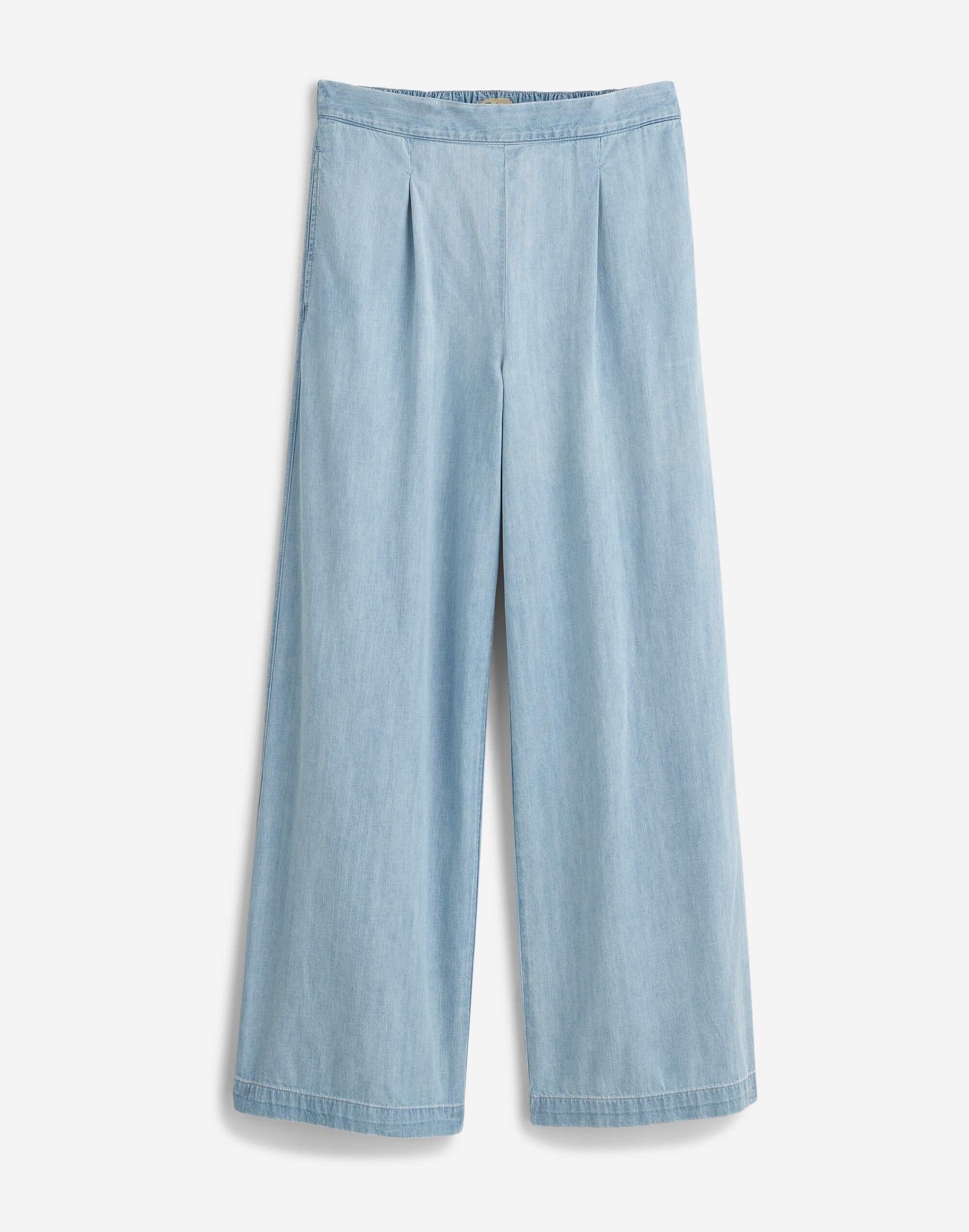 Pull-On Straight Jeans in Dorset Wash