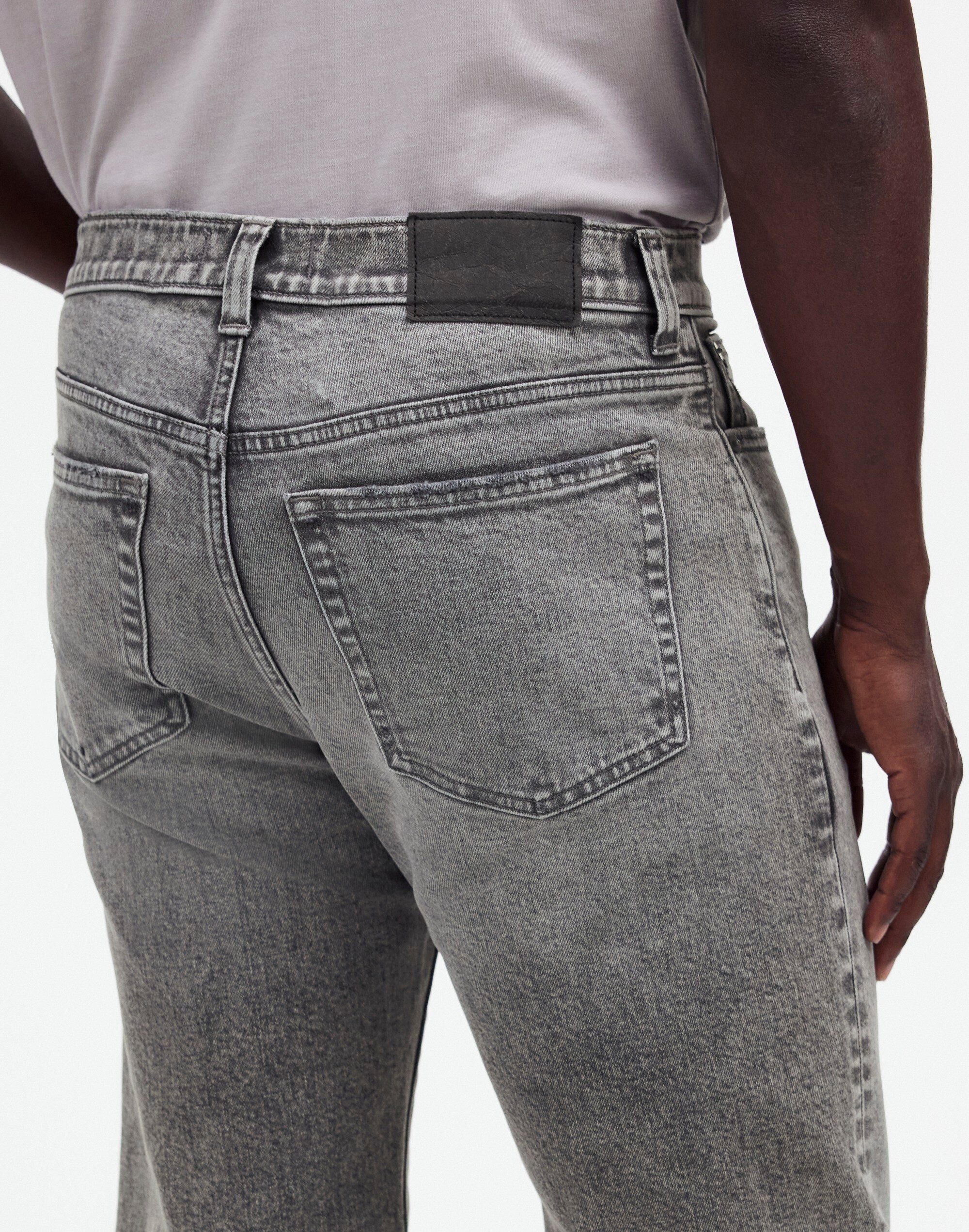 Relaxed Taper Jeans