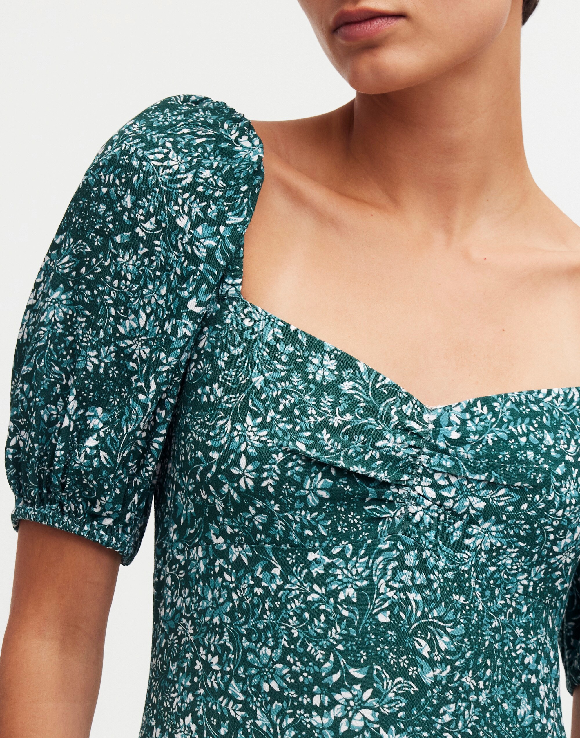 Puff-Sleeve Sweetheart Midi Dress in Floral