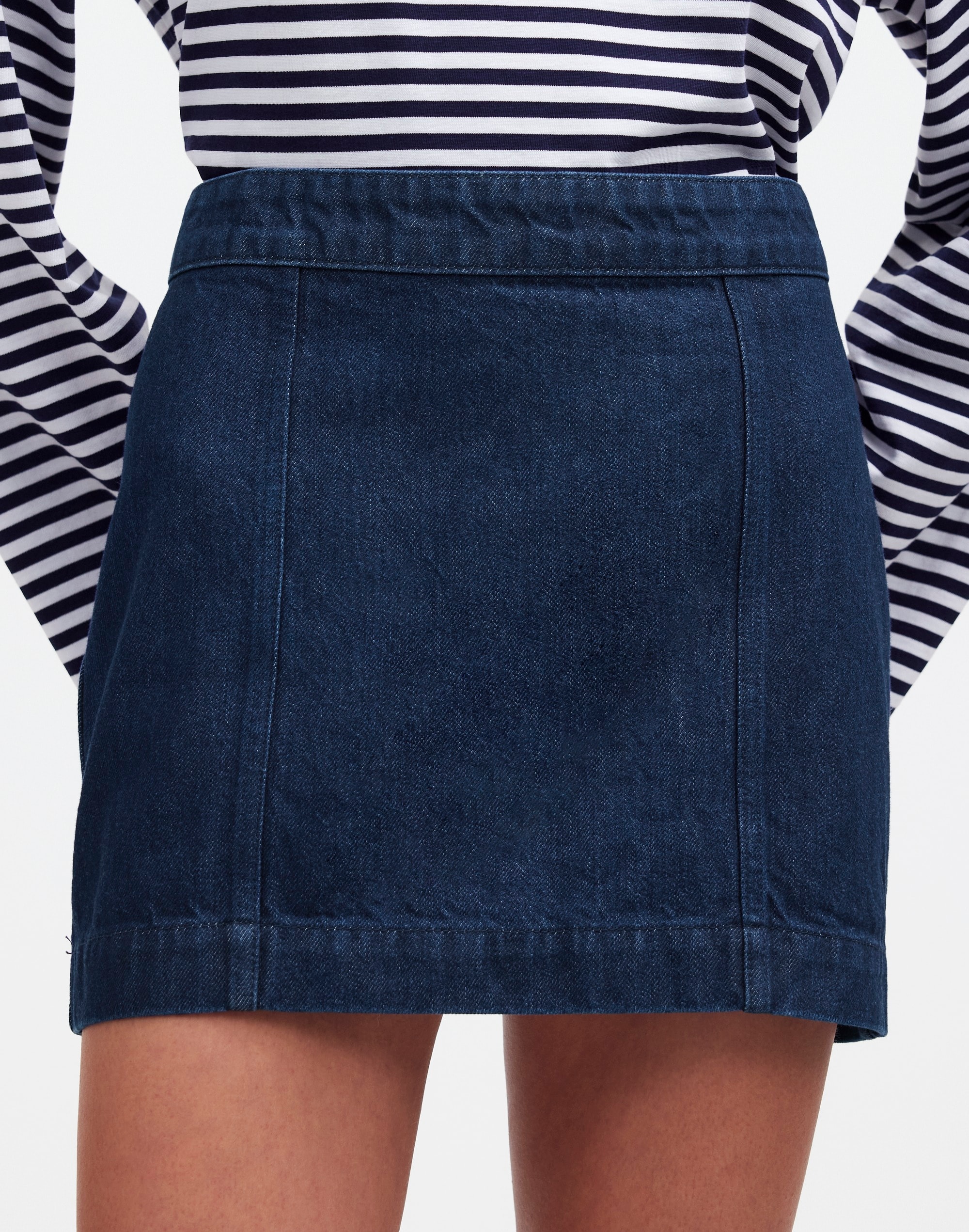 Denim Seamed Mini Skirt in Maytown Wash