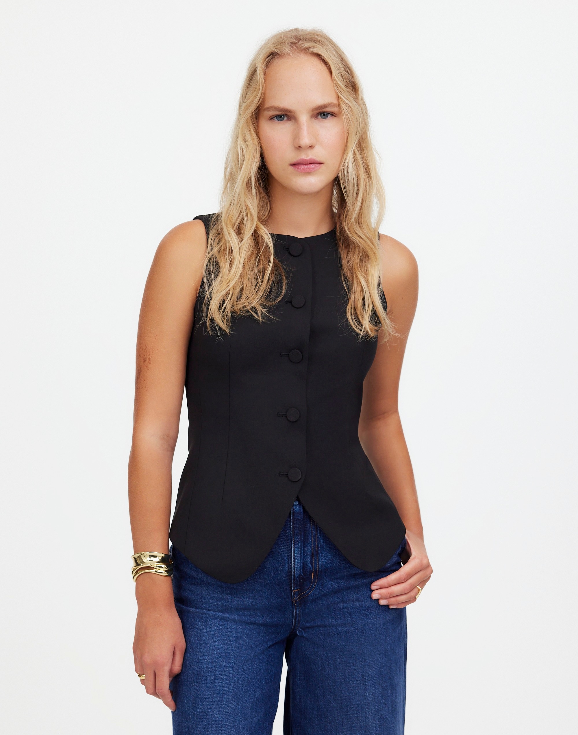single-breasted scoopneck vest