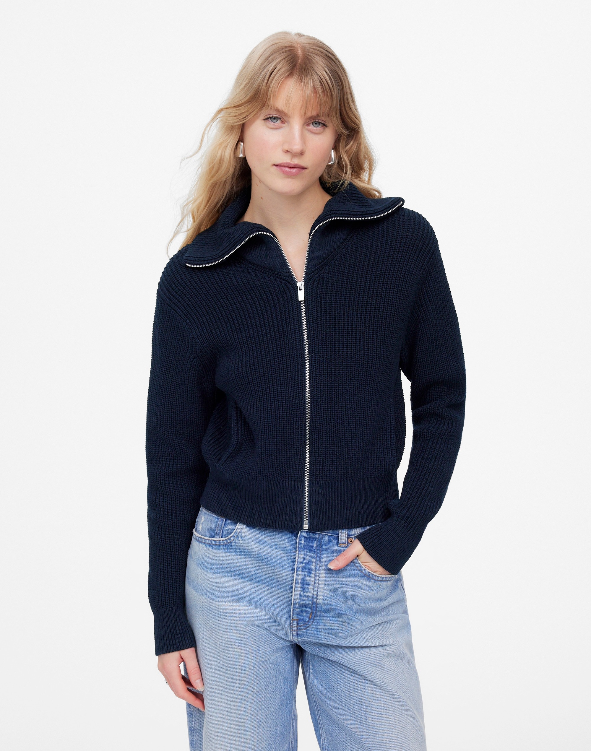 NU541_HT2879_m?wid=700&hei=889