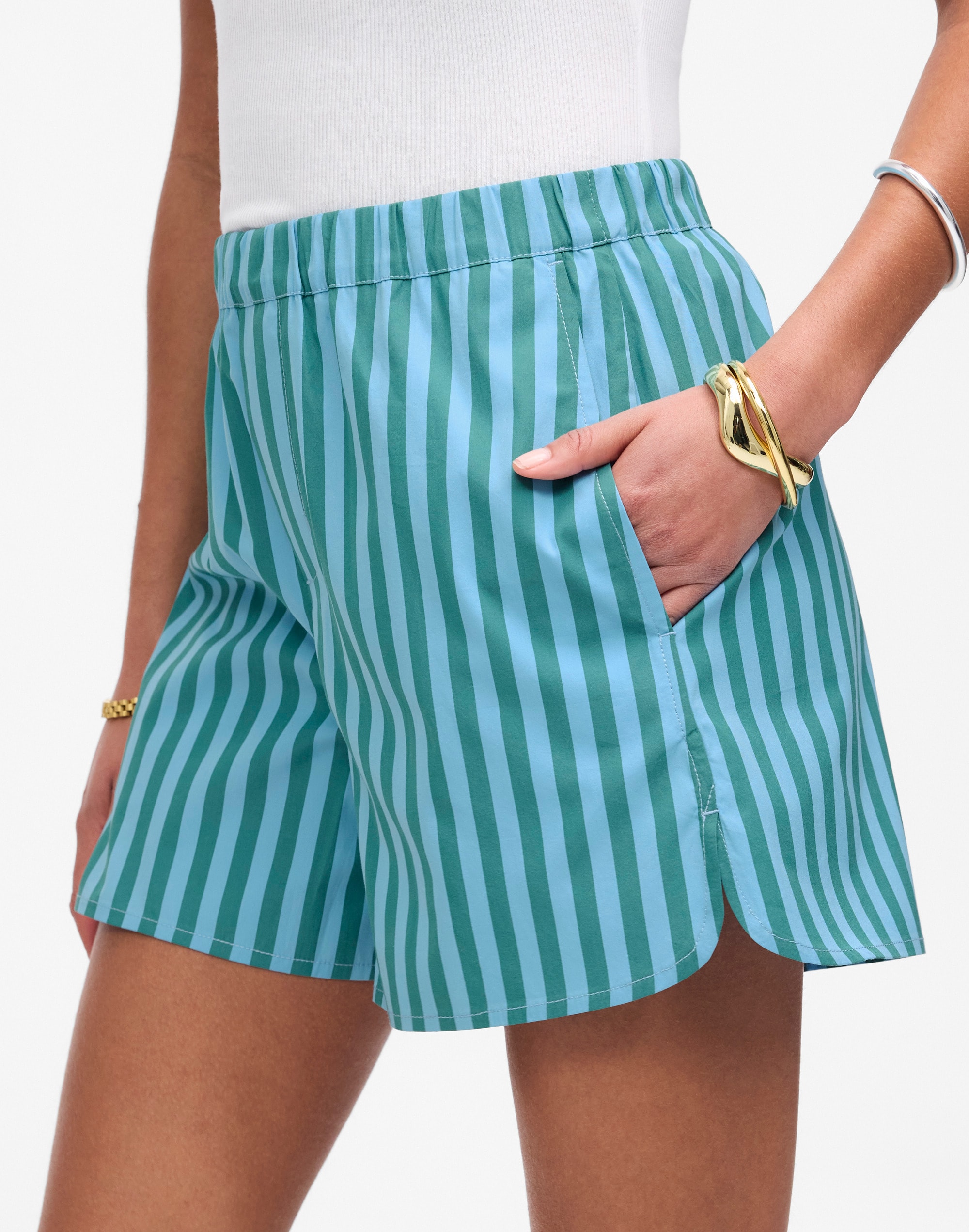 Curved Hem Pull-On Shorts in Poplin