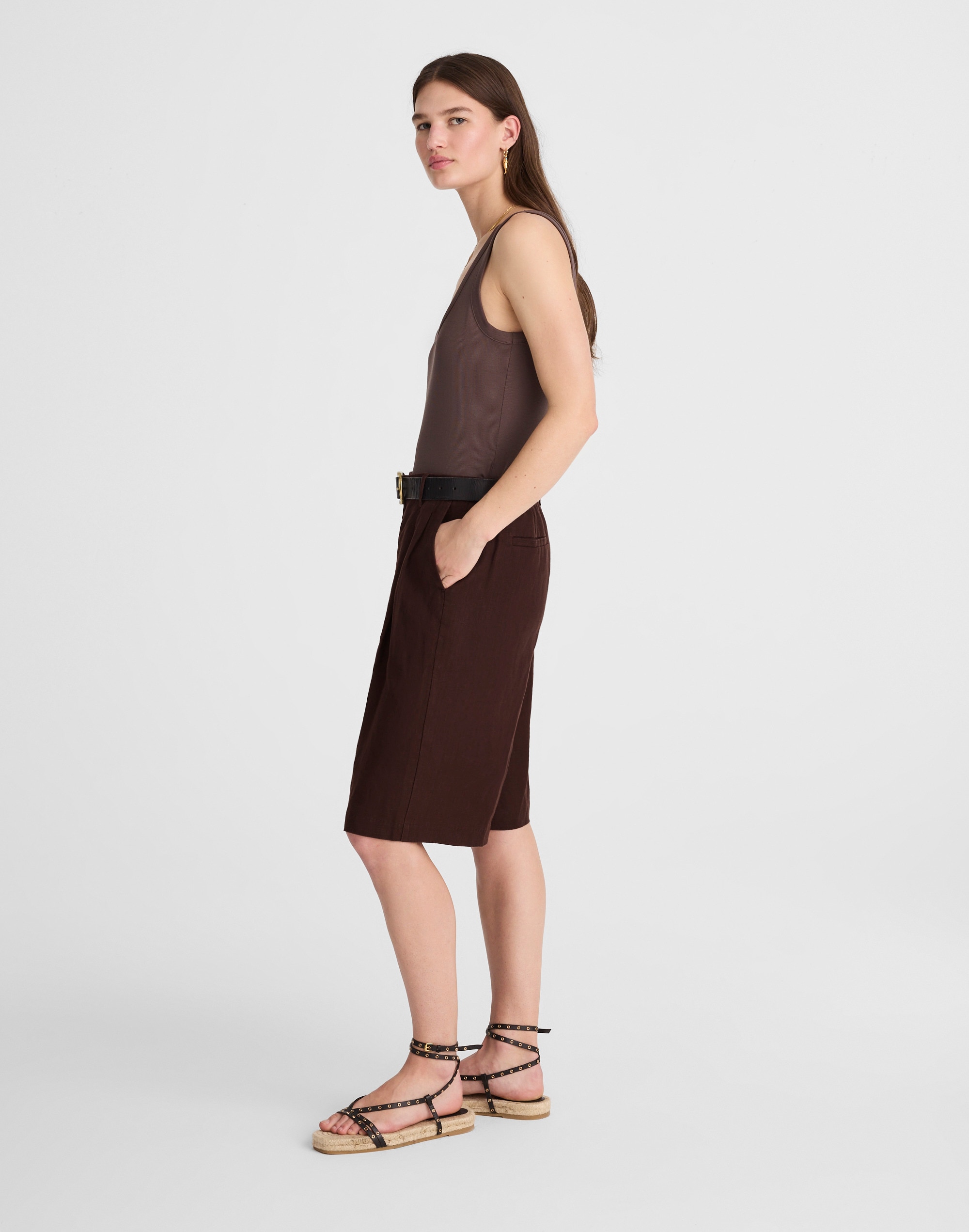 Relaxed Pleated Trouser Shorts in 100% Linen Alternate Image 3