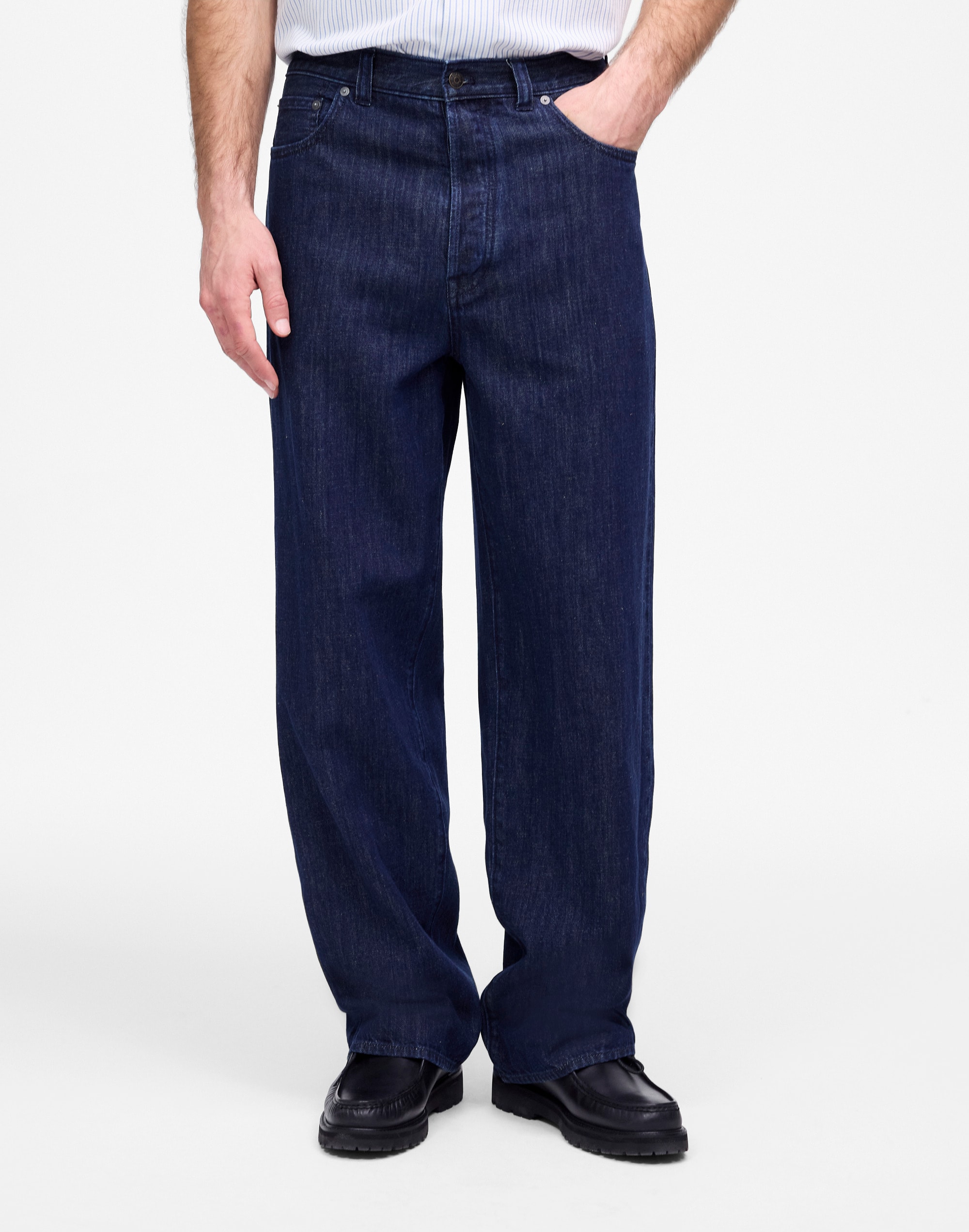 The Wide-Leg Jean in Summer Denim