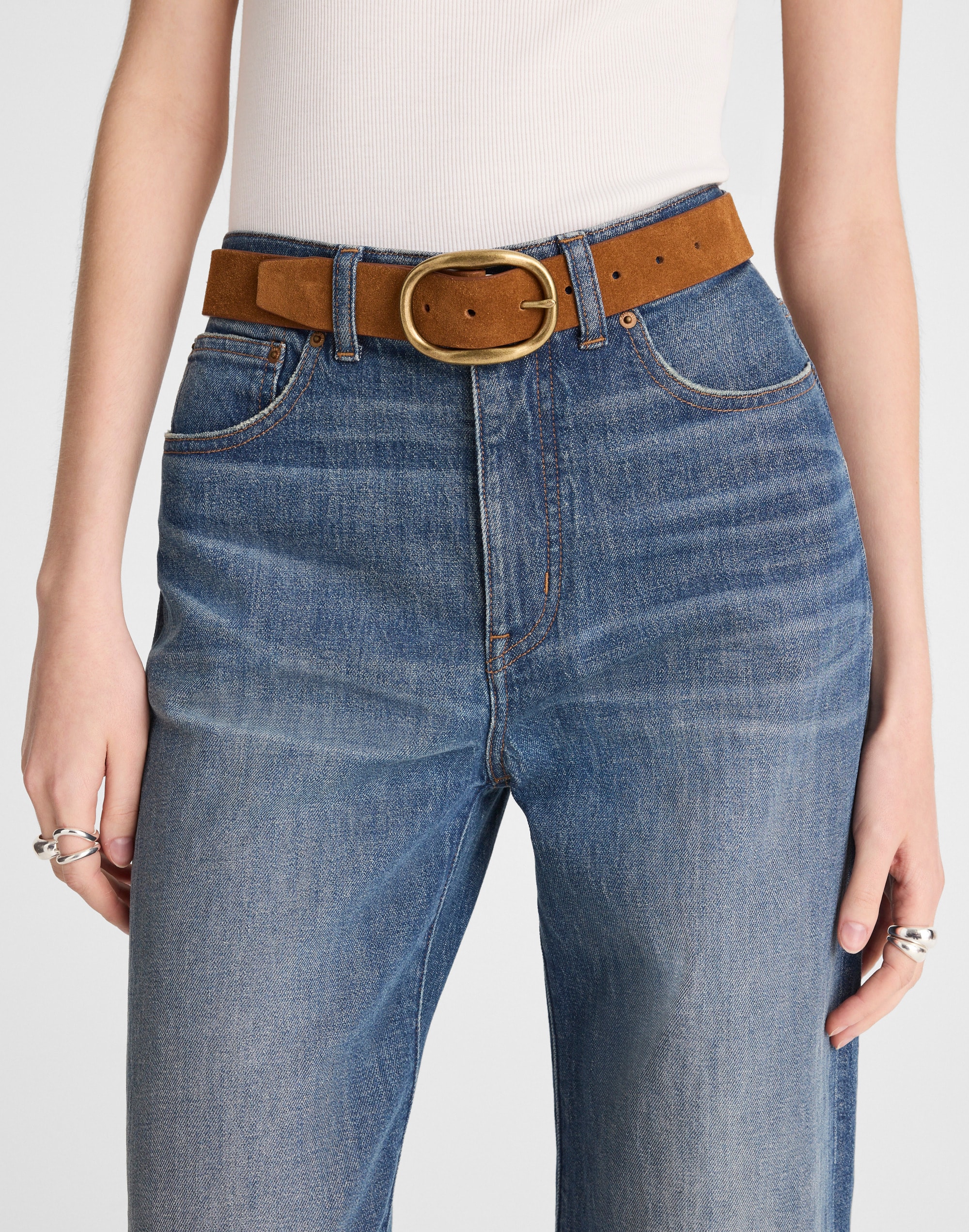 Oval-Buckle Belt