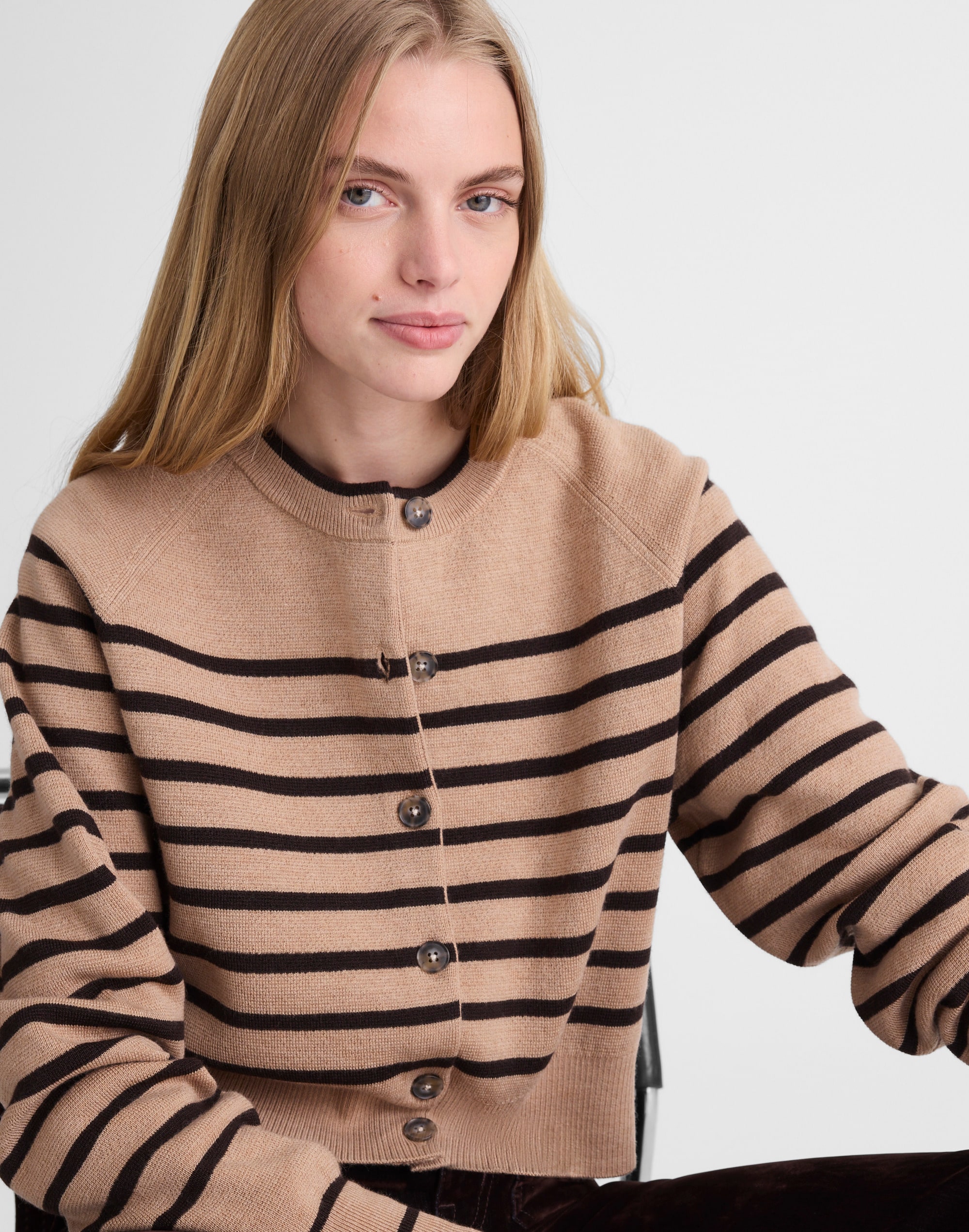 Raglan-Sleeve Cropped Cardigan in Merino Wool Alternate Image 5