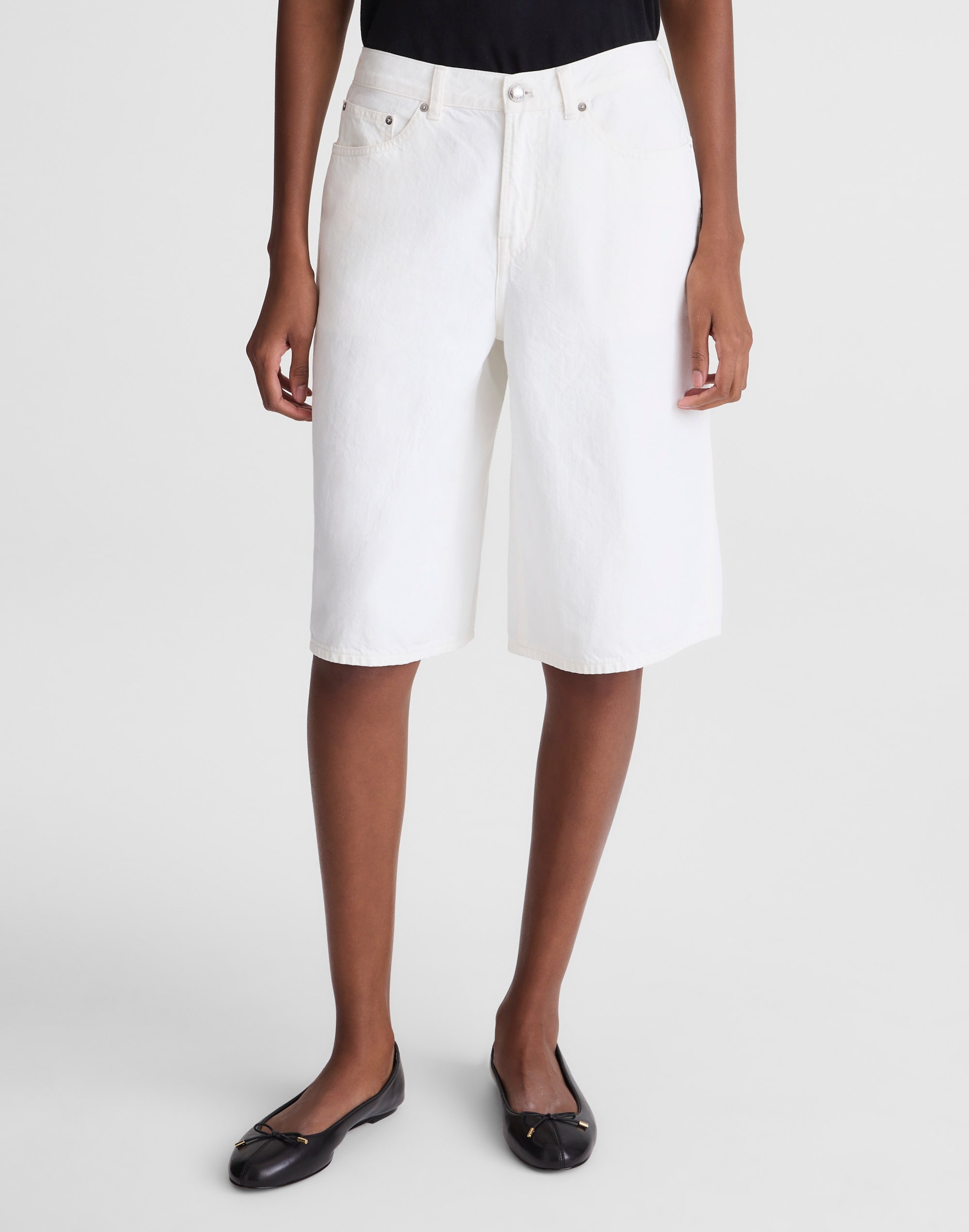 The V-Waist Bermuda Short