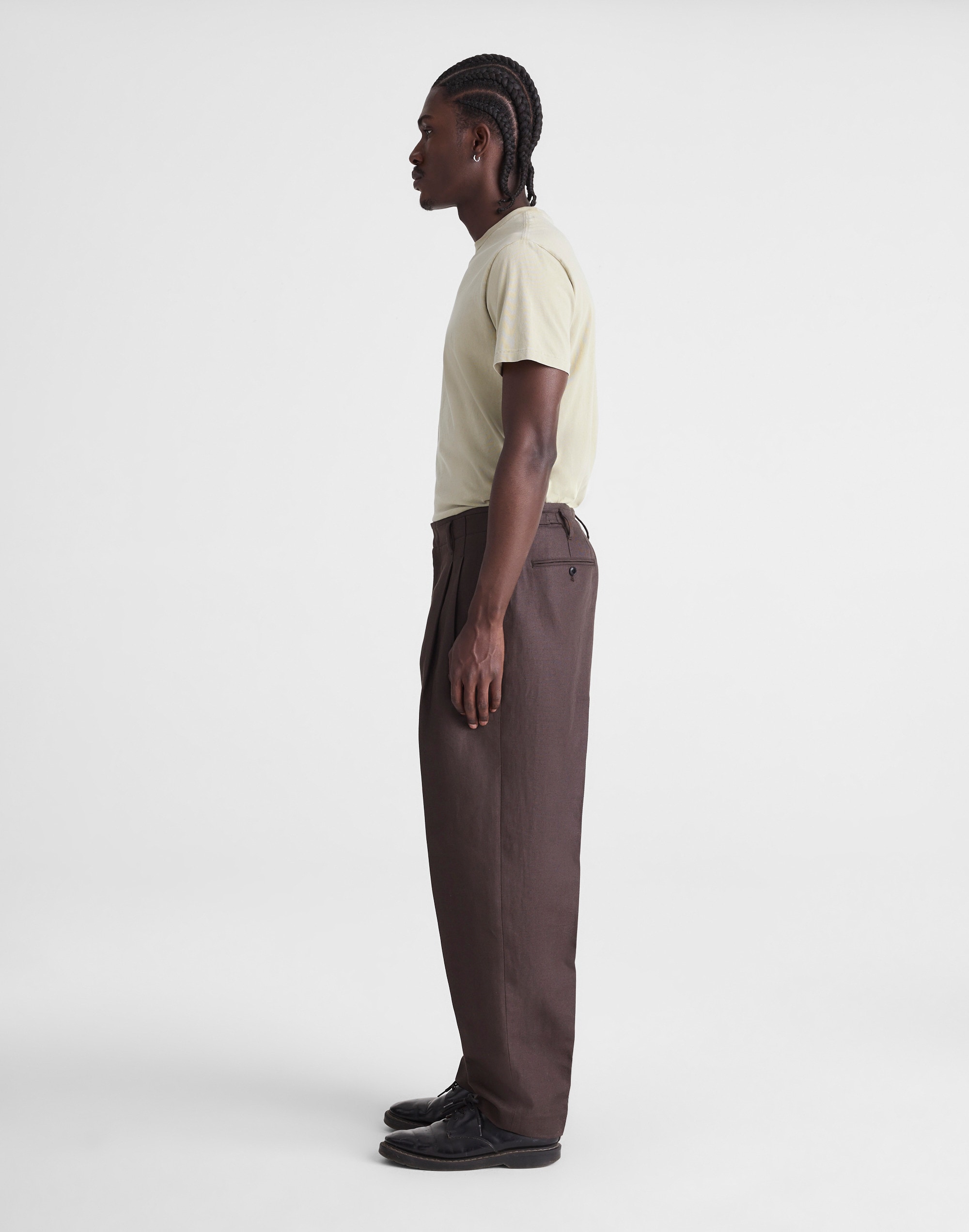 Double-Pleated Trousers in Linen-Cotton Blend