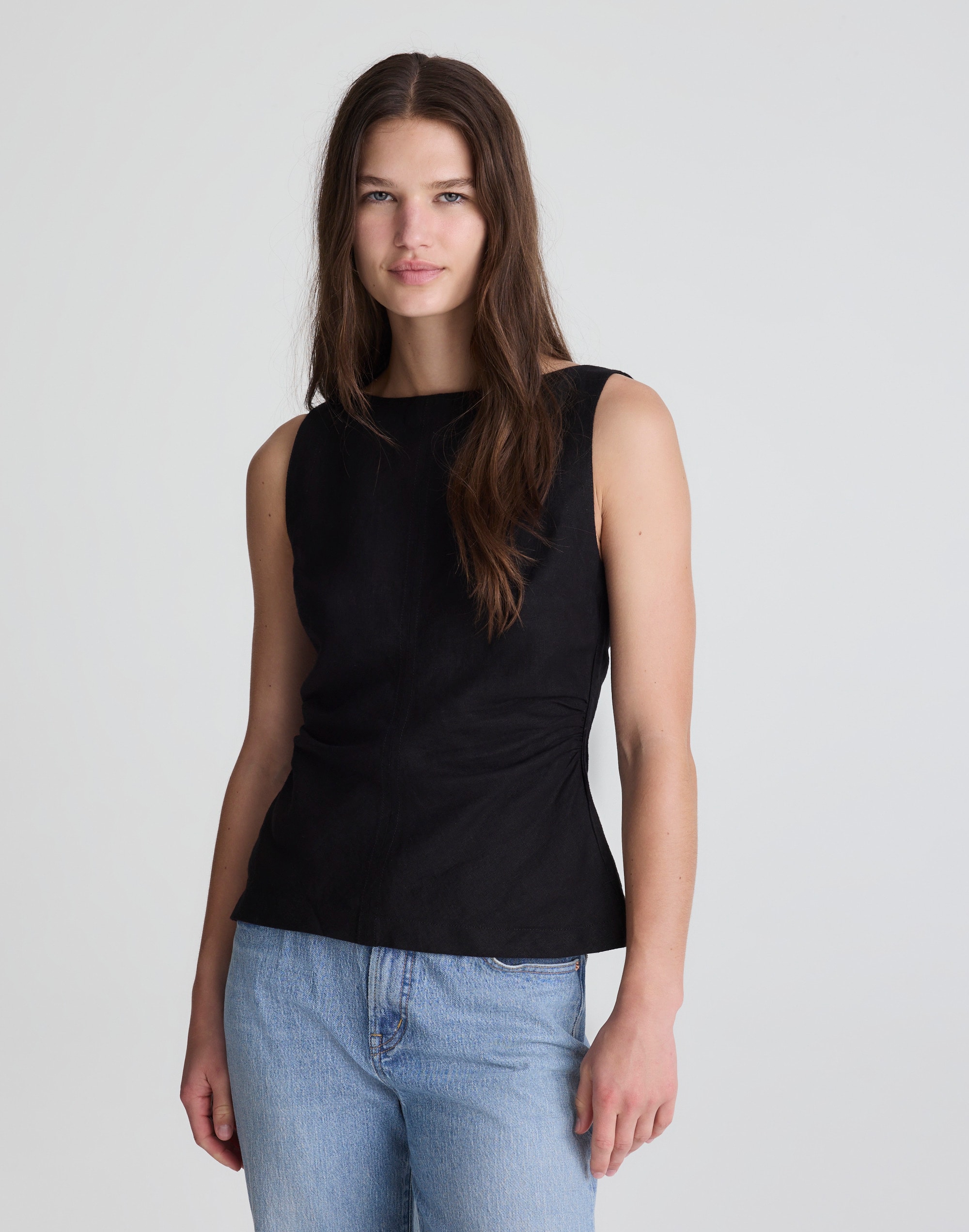 cinched boatneck sleeveless top in 100% linen