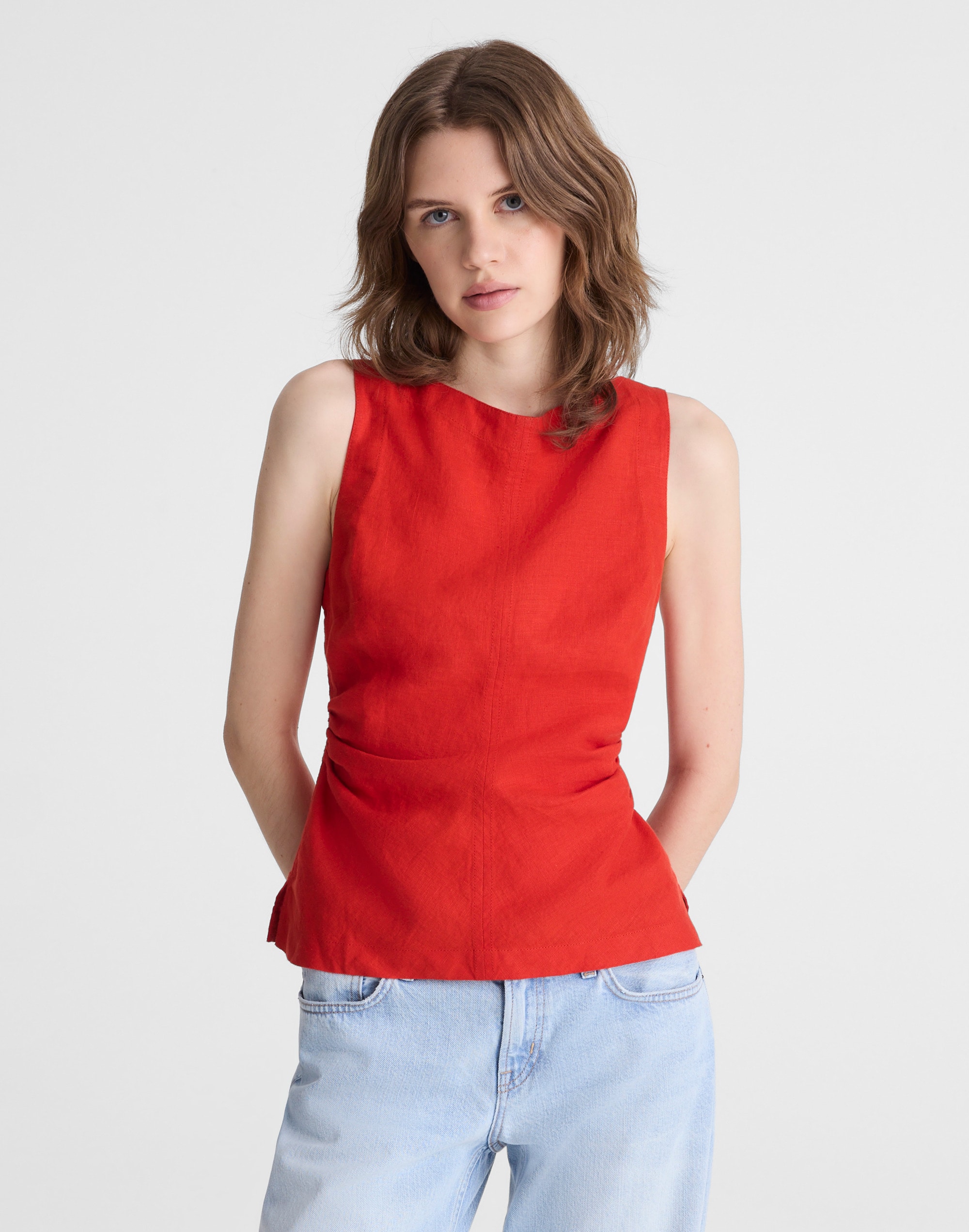 cinched boatneck sleeveless top in 100% linen