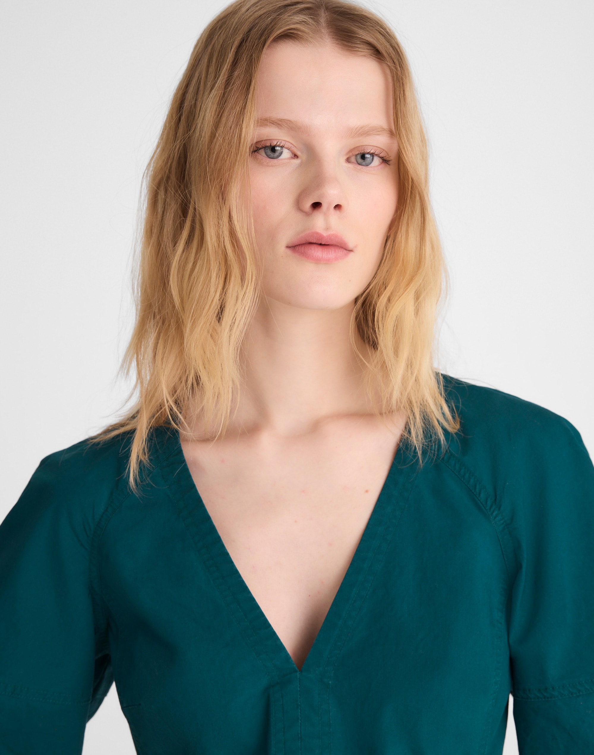 sculptural v-neck top in poplin