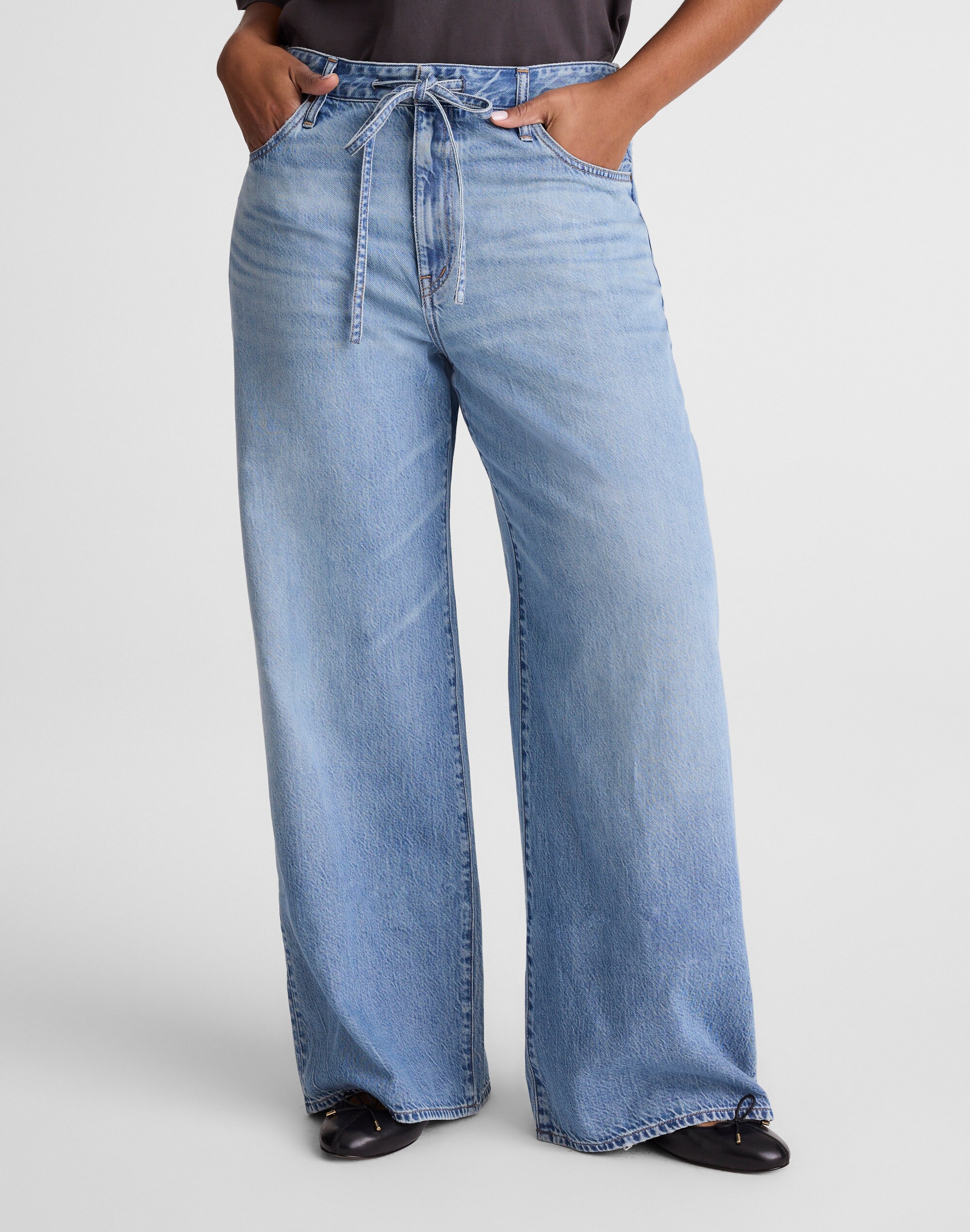 The Curvy Ultimate Wide-Leg Jean in Airy Denim