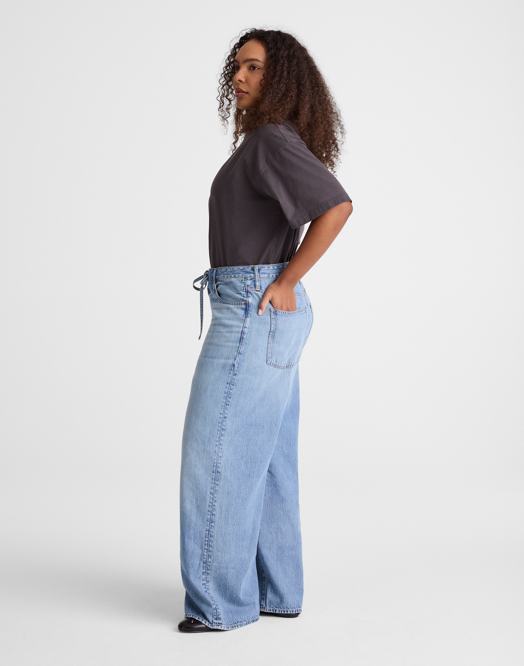 The Curvy Ultimate Wide-Leg Jean in Airy Denim