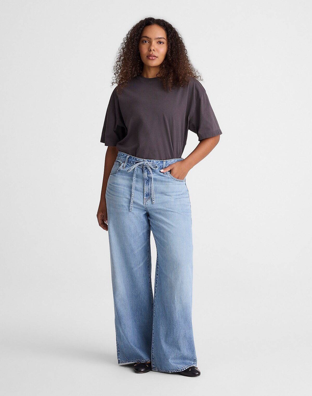The Curvy Ultimate Wide-Leg Jean in Airy Denim