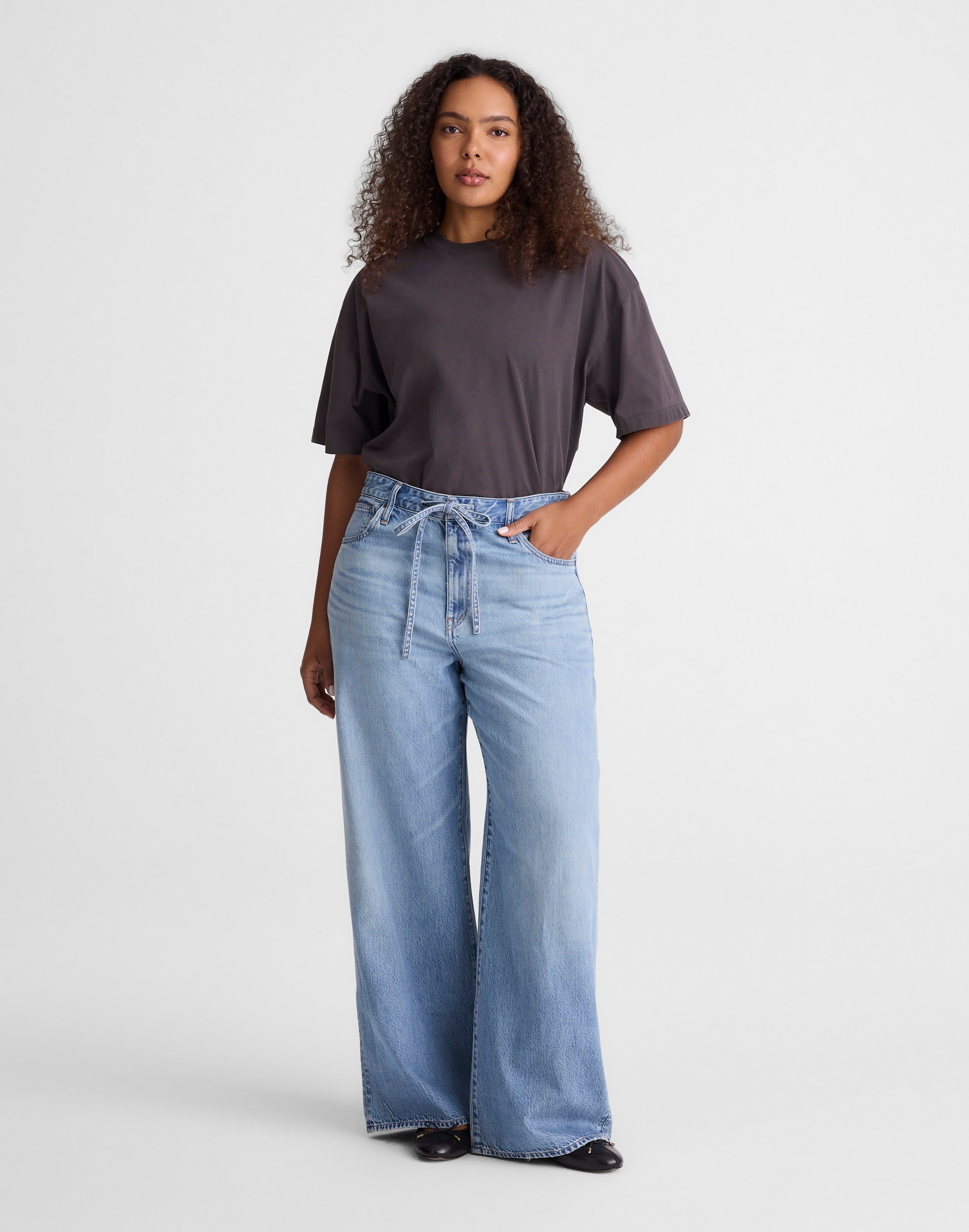 The Curvy Ultimate Wide-Leg Jean in Airy Denim