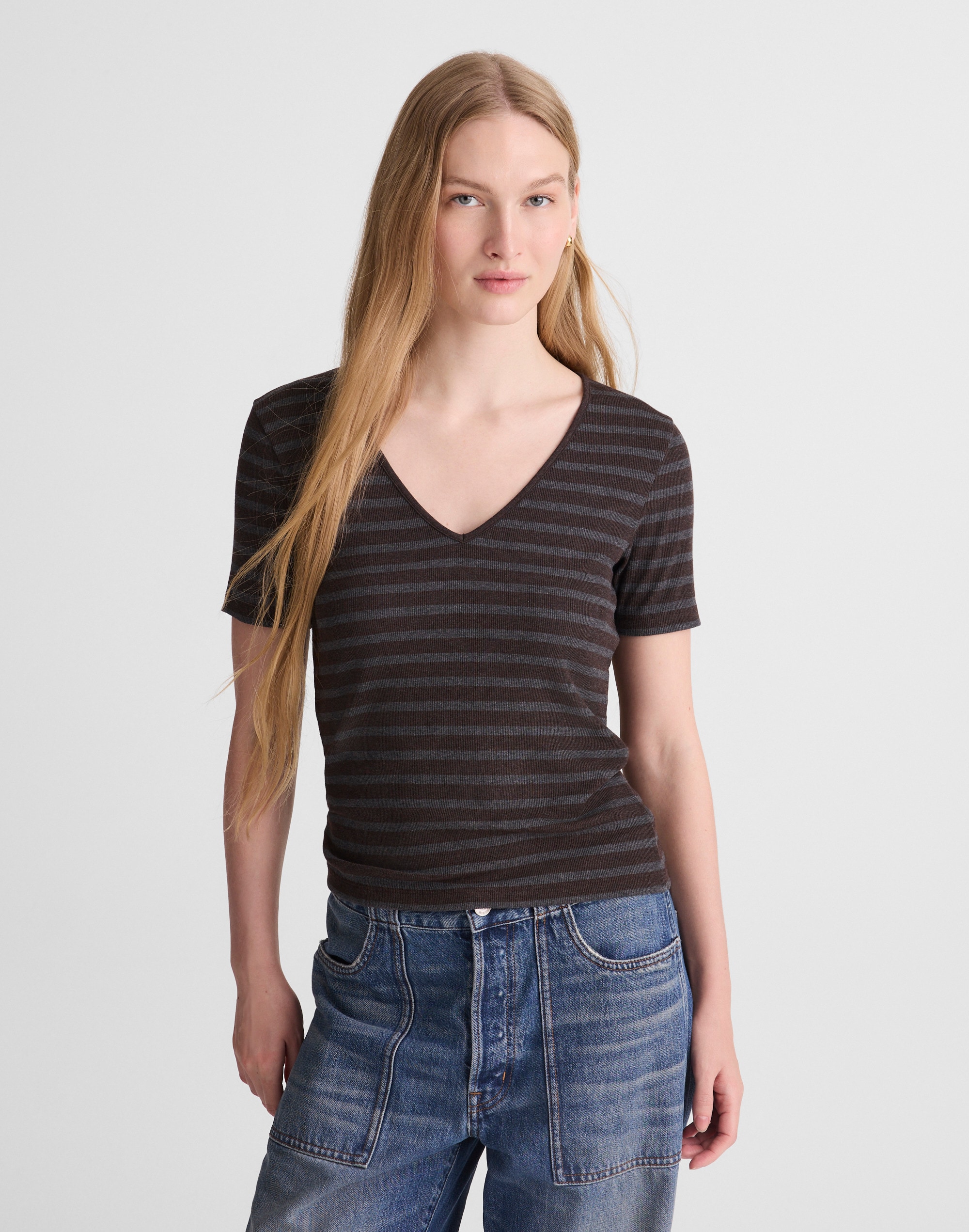 the 9-9 v-neck tee in luxerib