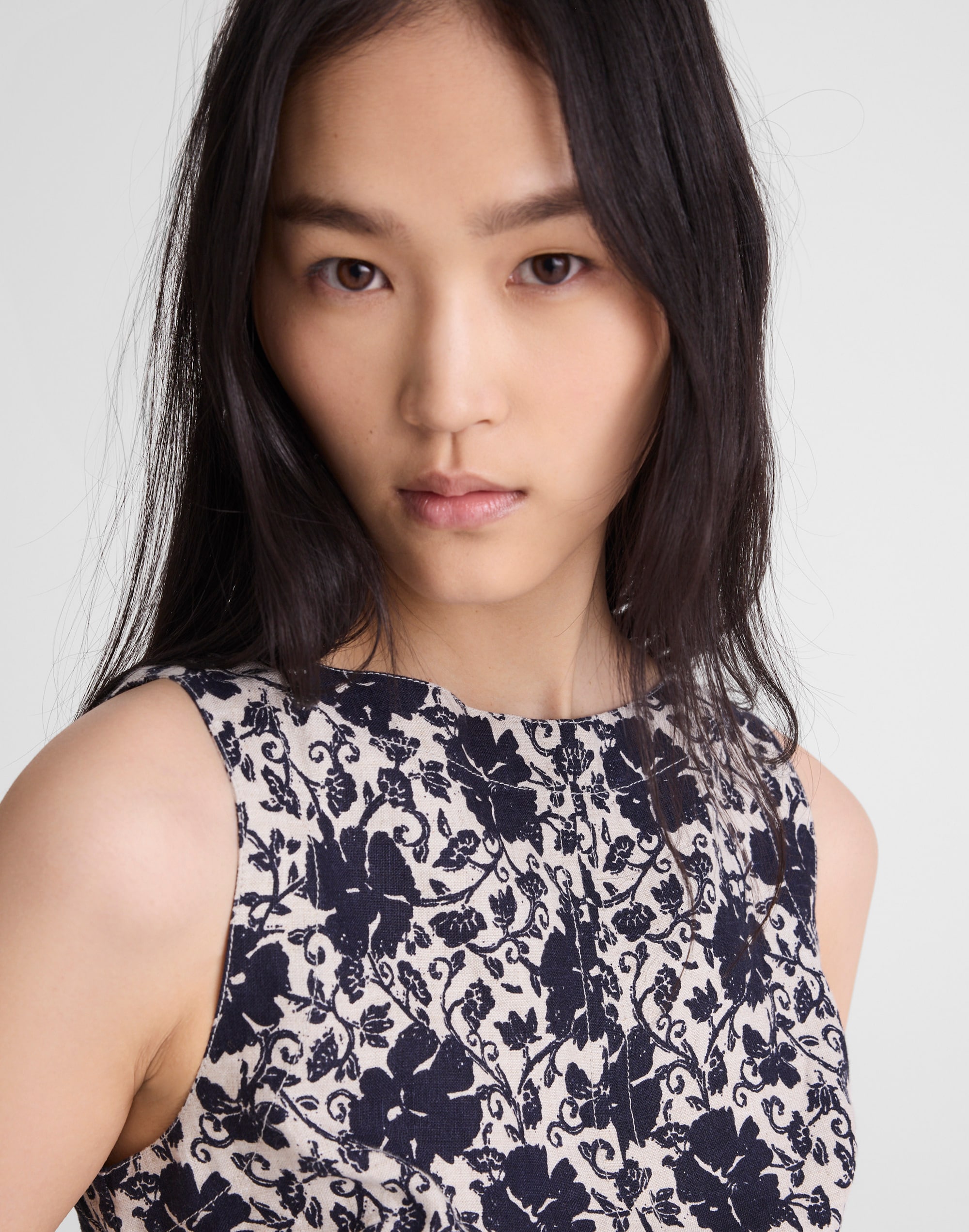 Cinched Boatneck Sleeveless Top in 100% Linen