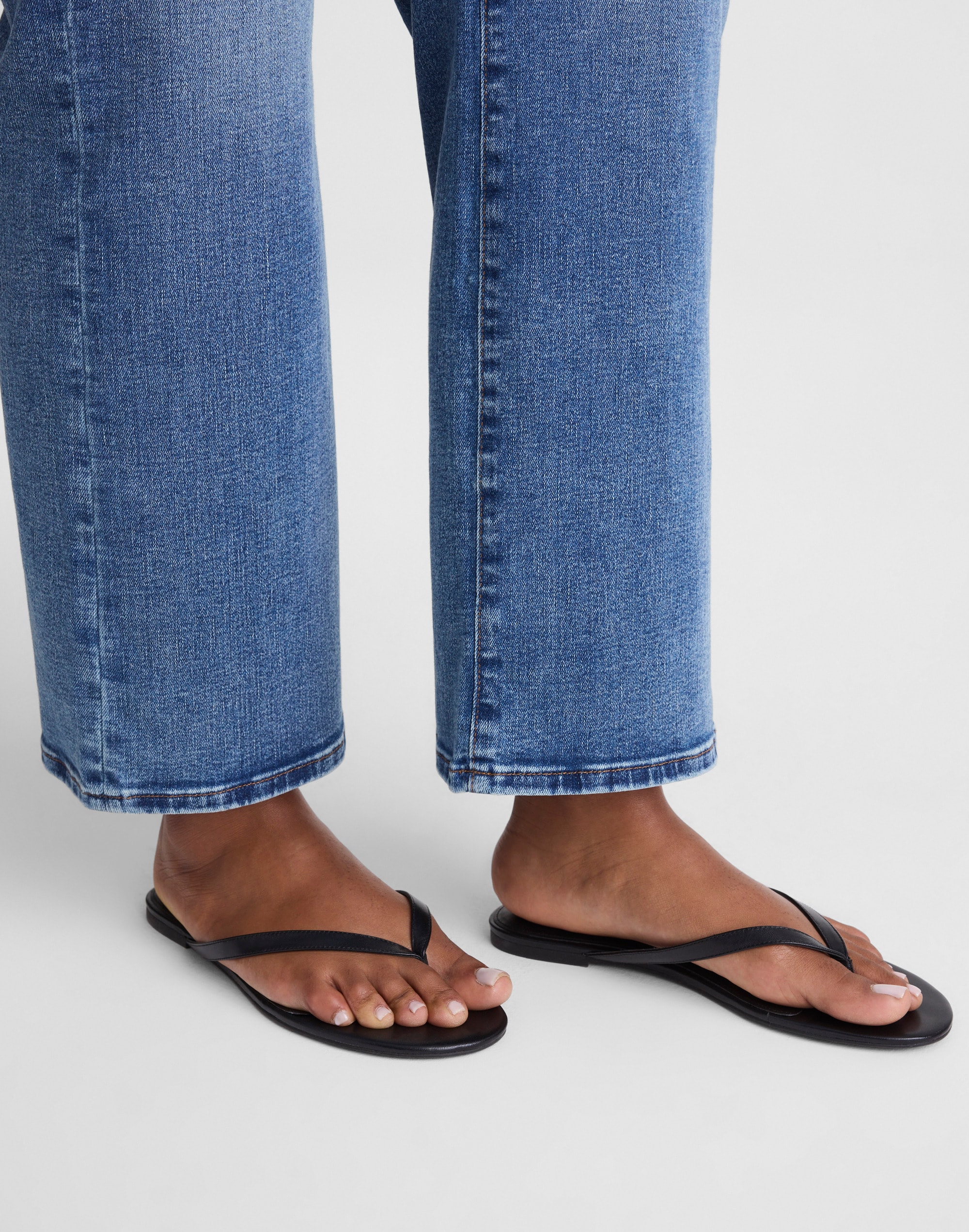 The Iggy Thong Sandal in Leather