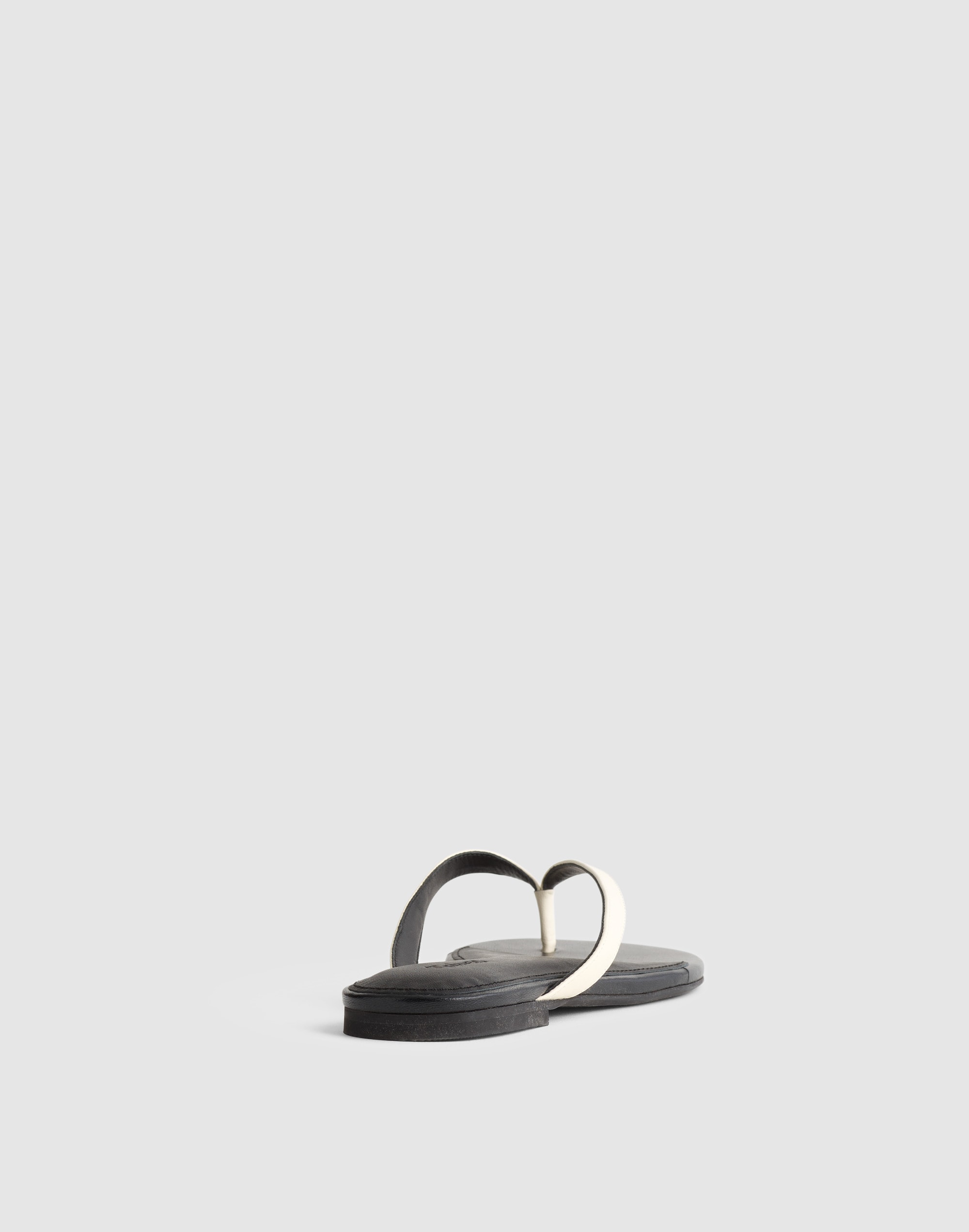 The Iggy Thong Sandal in Leather