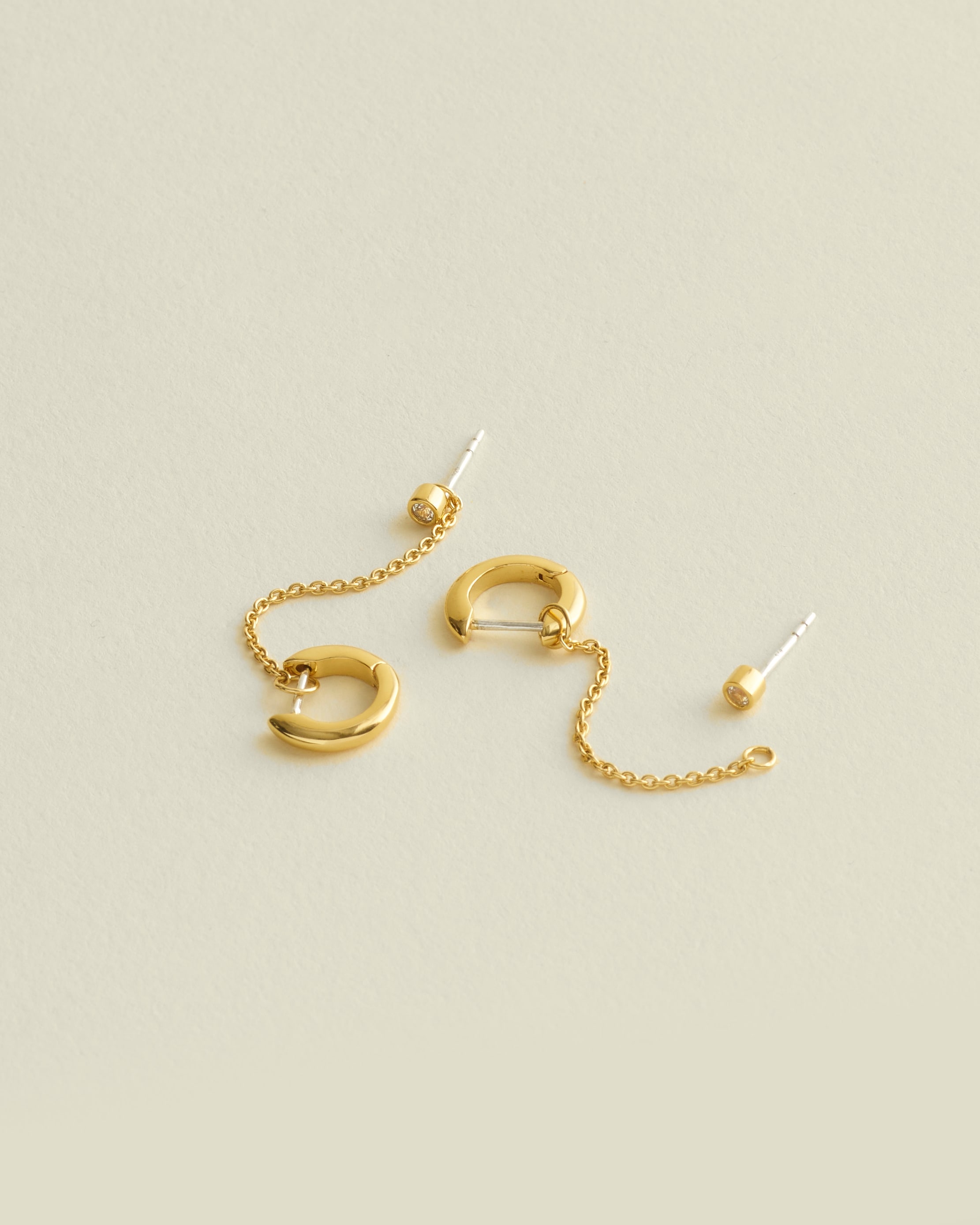 Madewell Demi-fine Chain Huggie Hoop Earrings In Gold