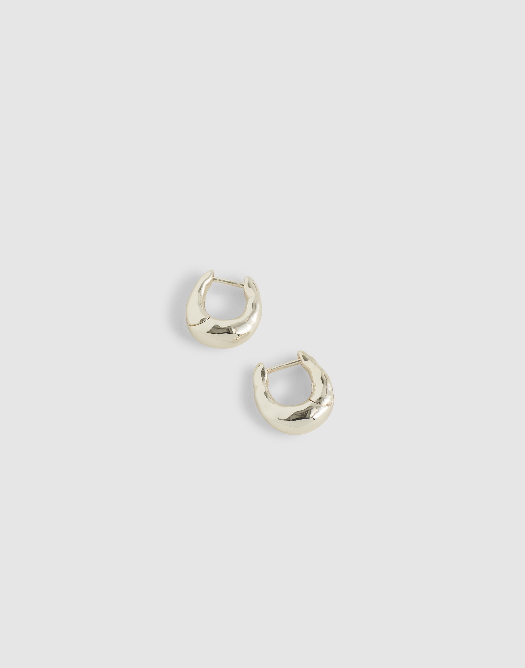 Madewell Hammered Puffy Small Huggie Hoop Earrings In Silver