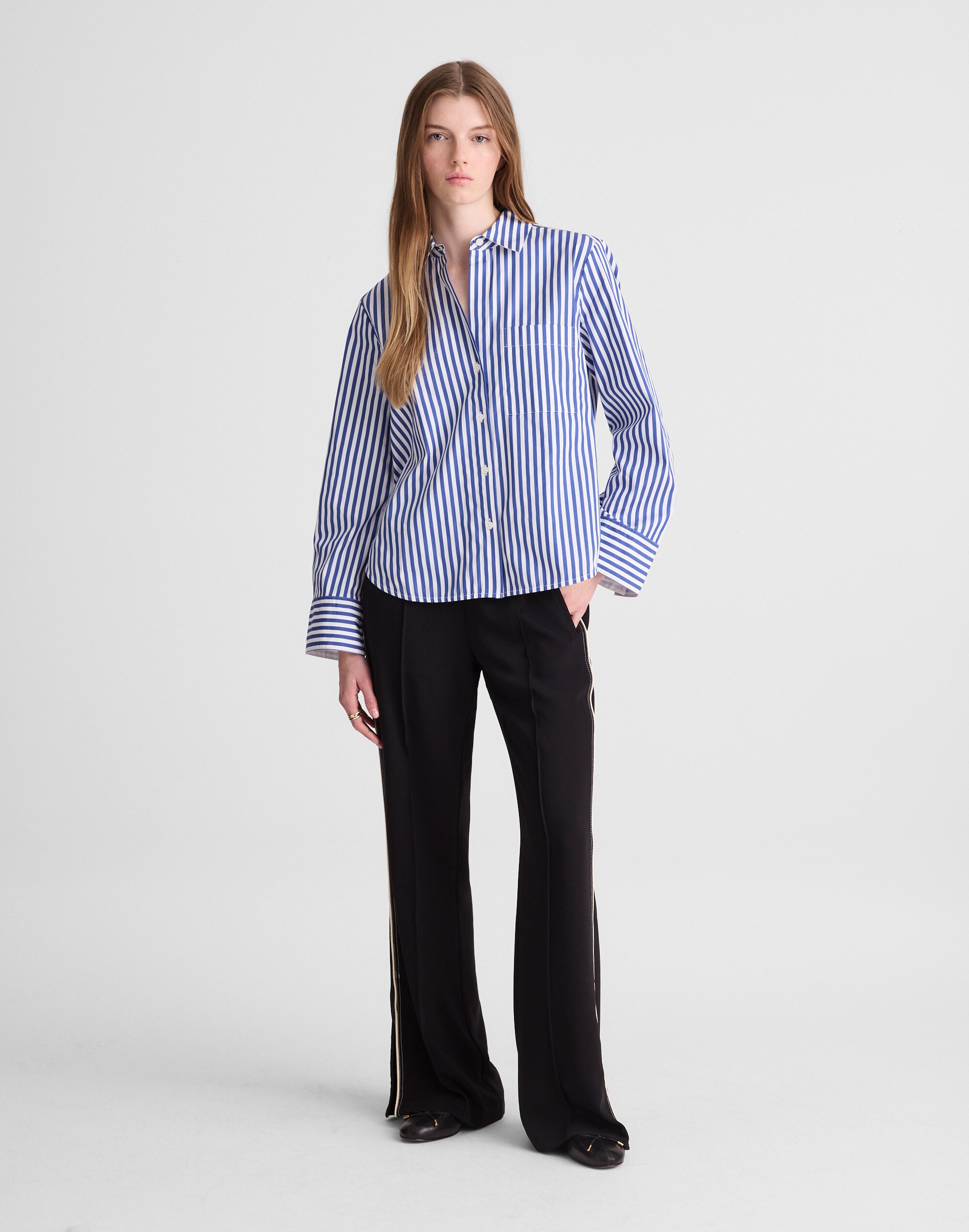 The Signature Y-Neck Shirt in Poplin