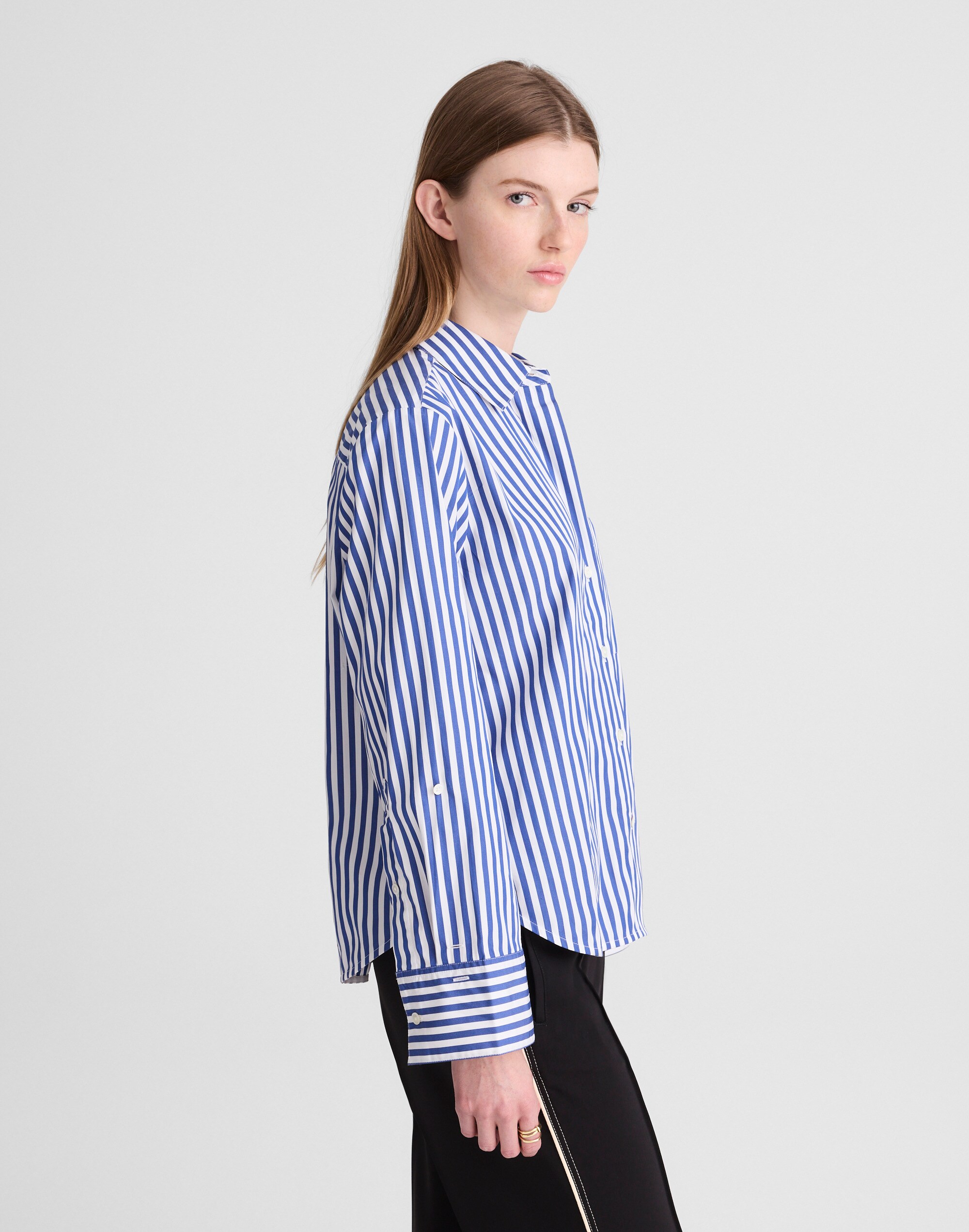 The Signature Y-Neck Shirt in Poplin