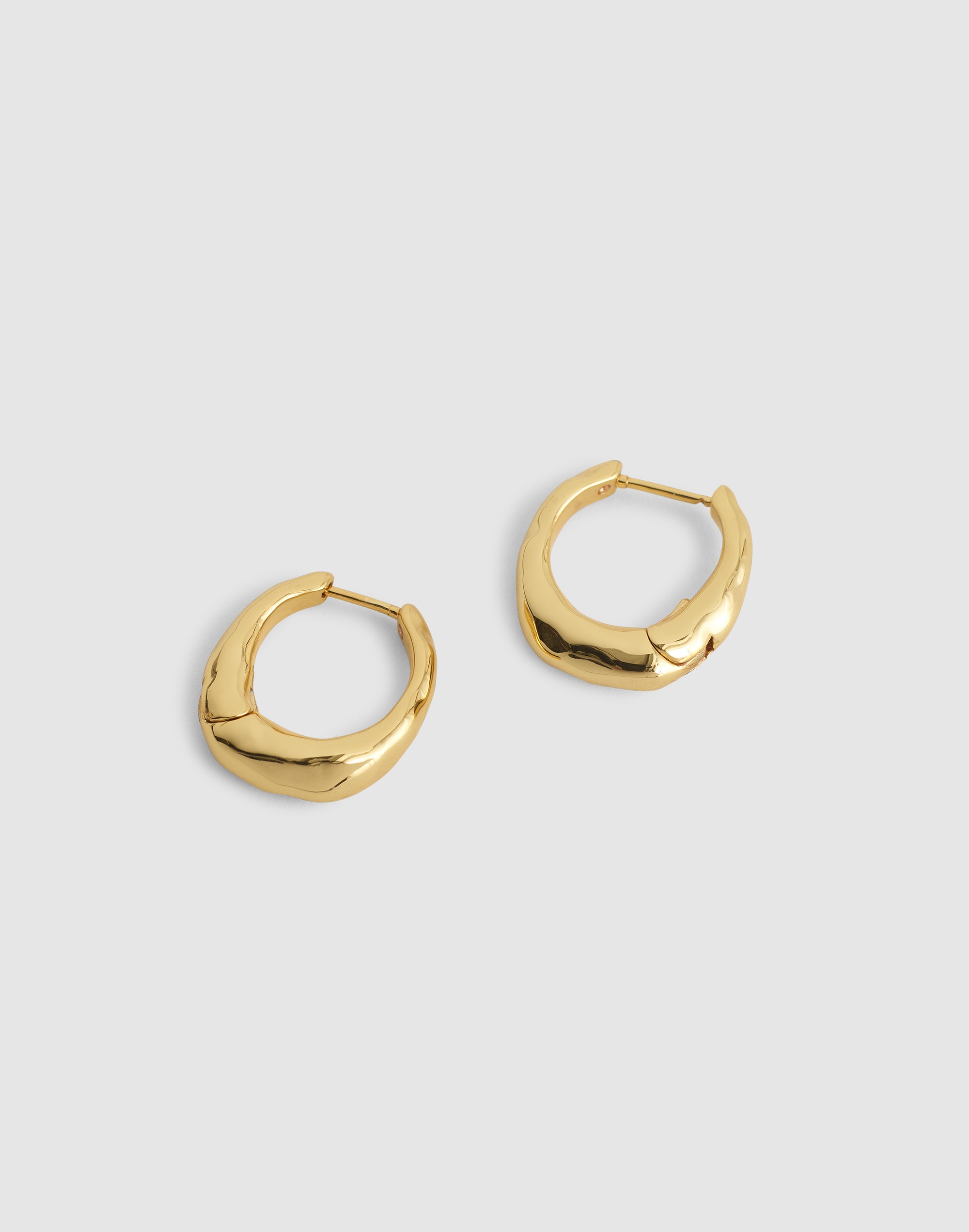 Madewell Hammered Puffy Small Huggie Hoop Earrings In Gold