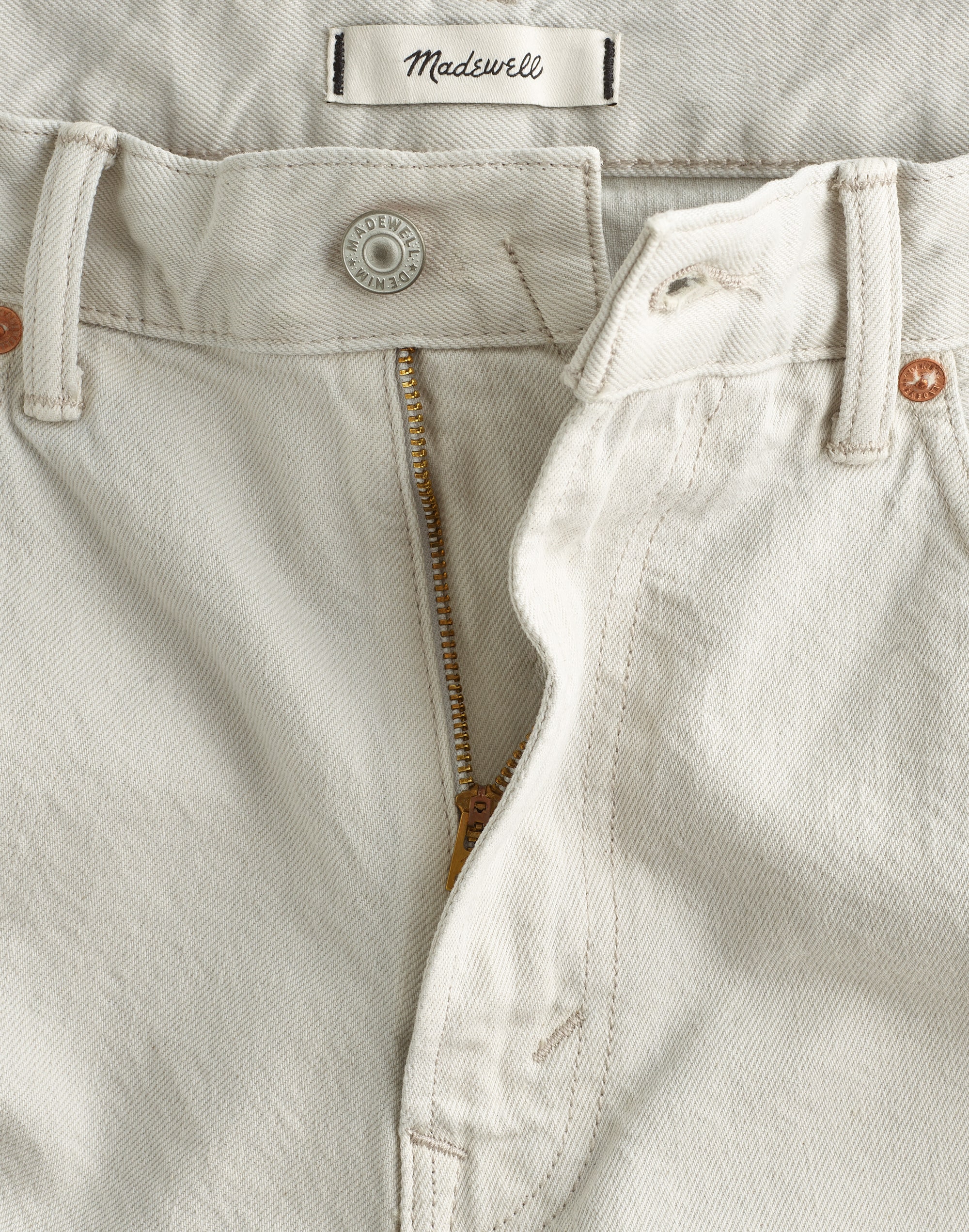 Relaxed Taper Jeans in Summerweight Denim