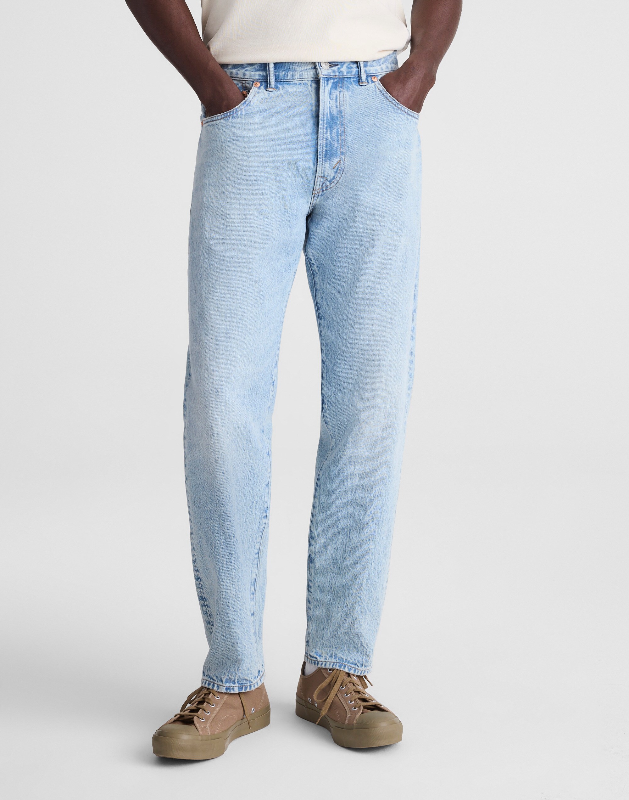 Relaxed Taper Jeans in Summerweight Denim