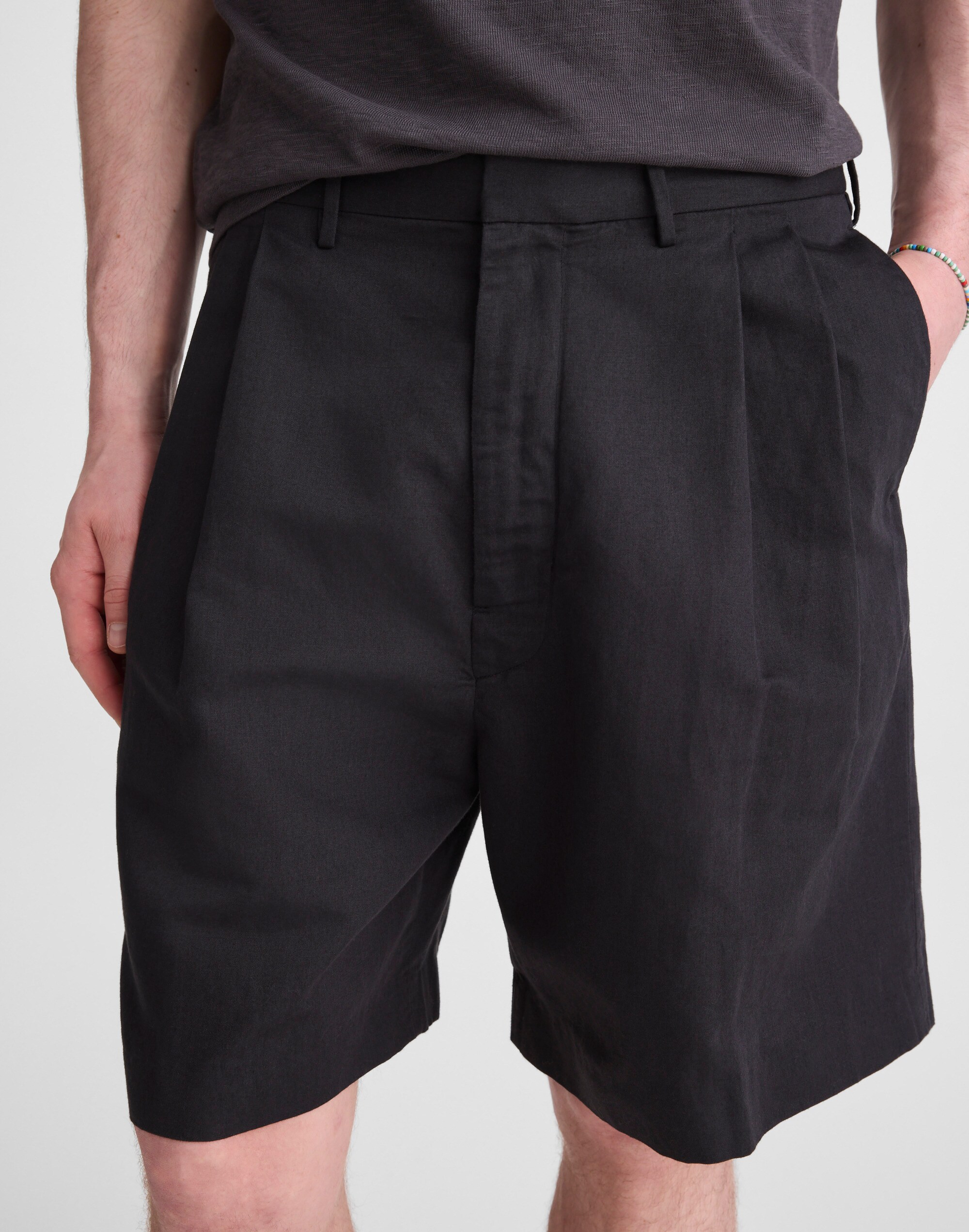 Double-Pleated Shorts in Meridian Linen Blend