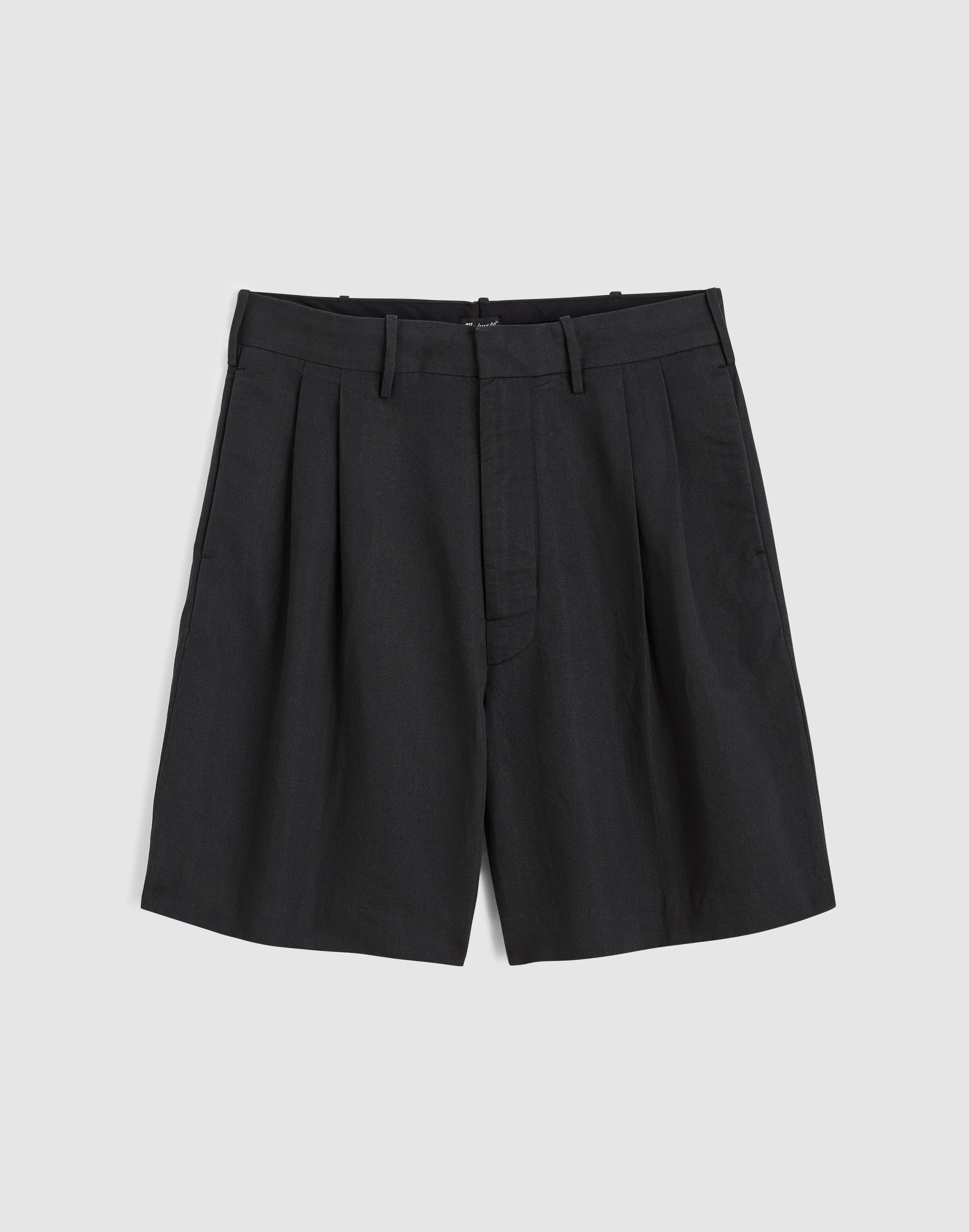 Double-Pleated Shorts in Meridian Linen Blend
