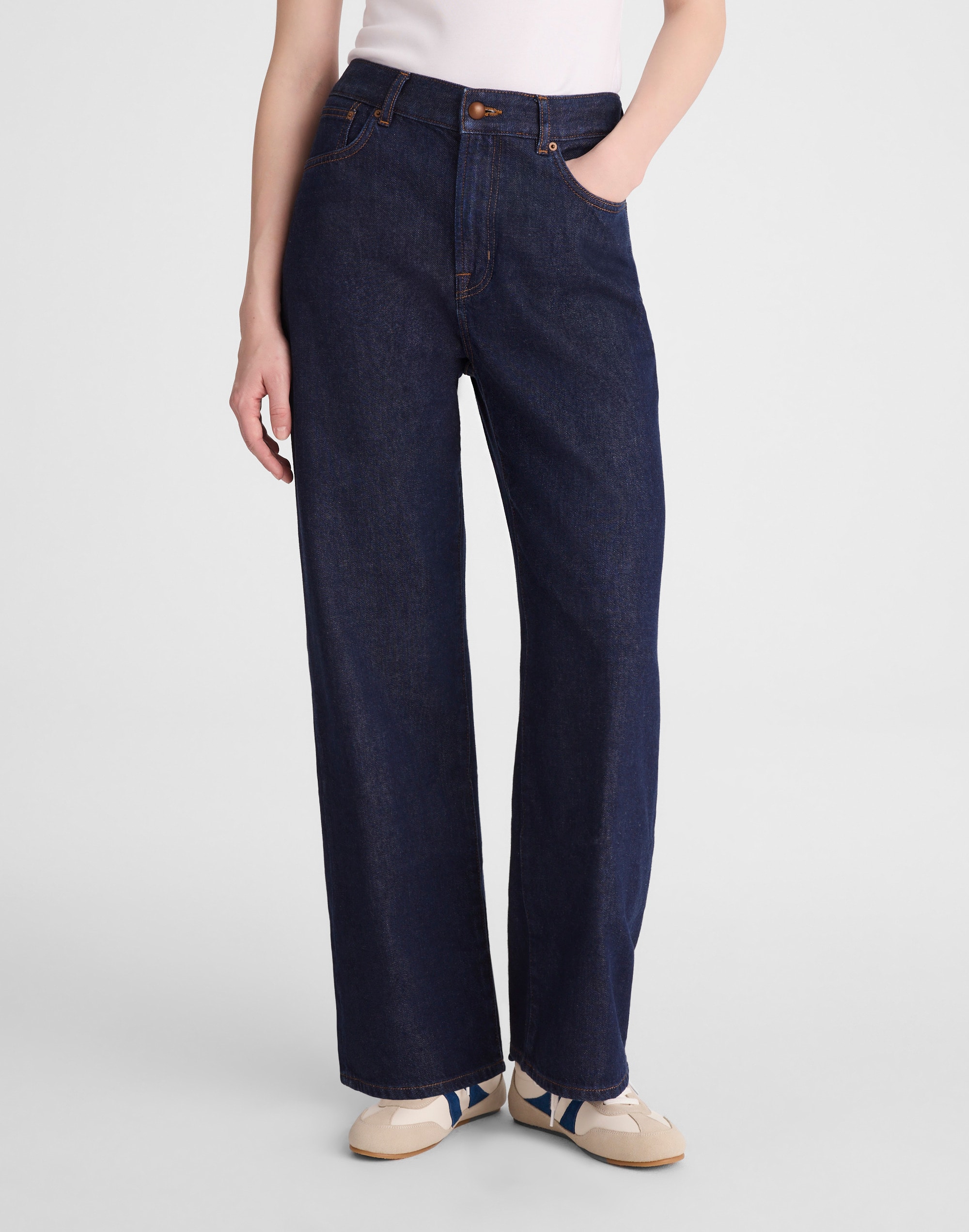 The Perfect Vintage Wide-Leg Jean in Airy Denim