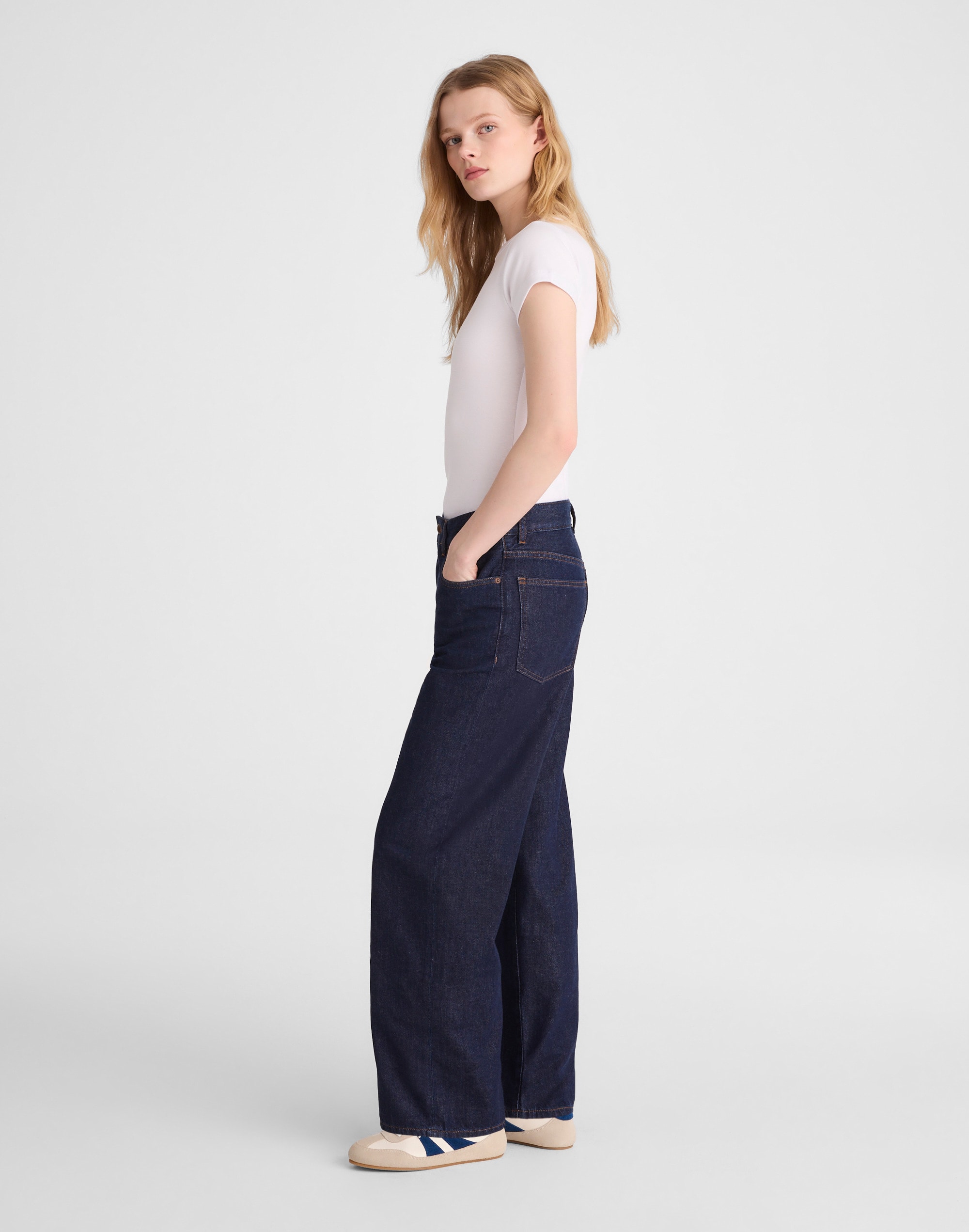 The Perfect Vintage Wide-Leg Jean in Airy Denim