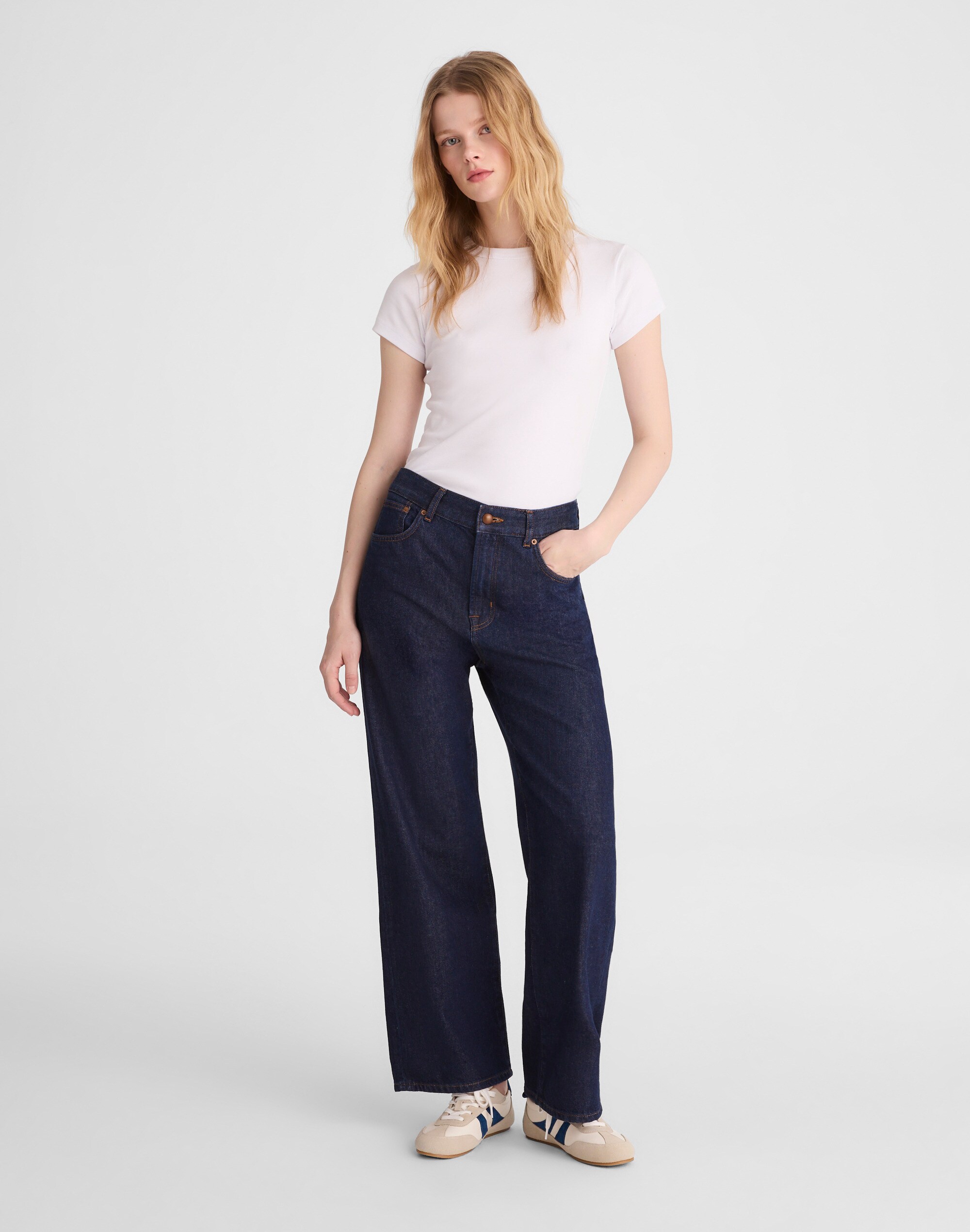 The Perfect Vintage Wide-Leg Jean in Airy Denim