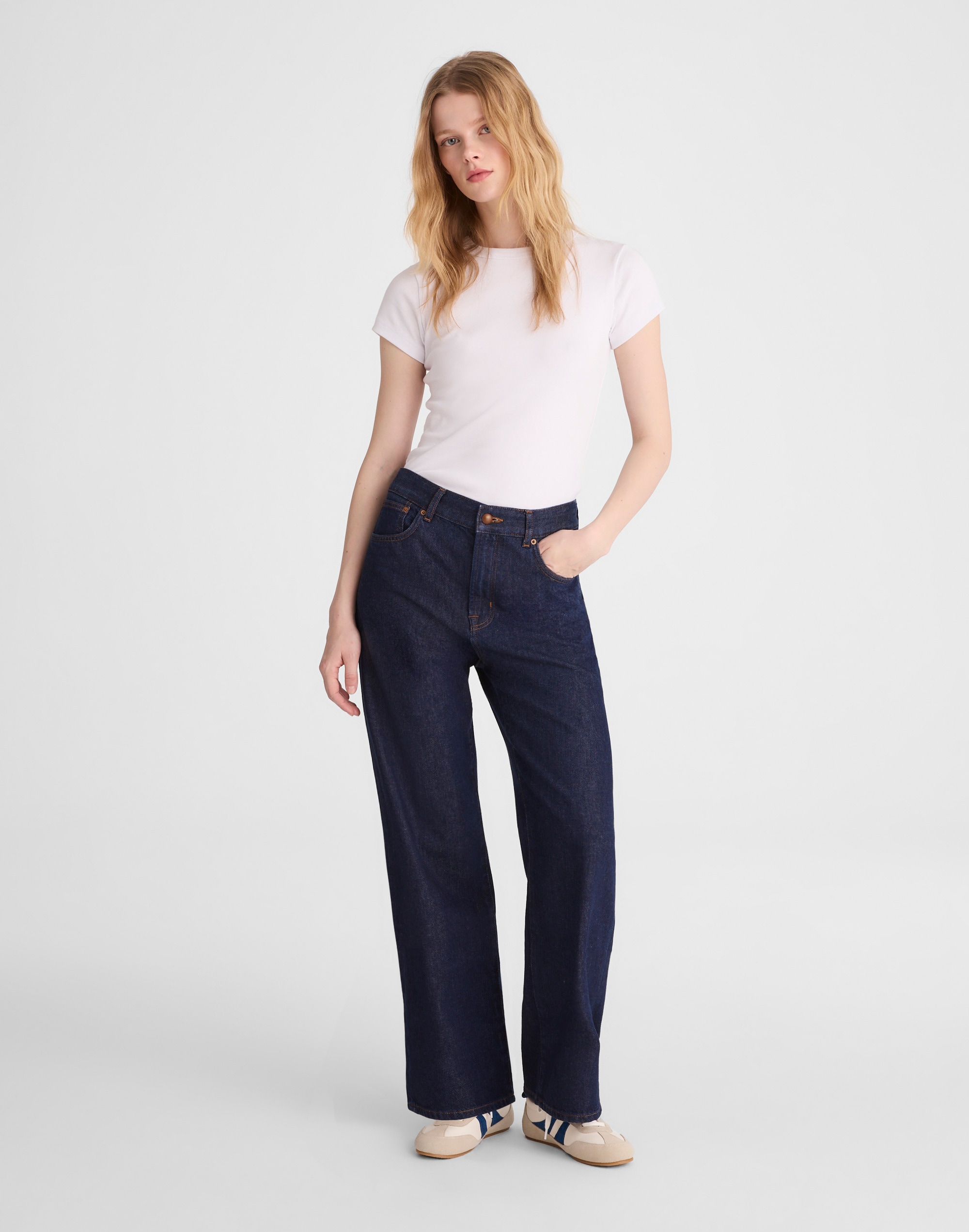 the perfect vintage wide-leg jean in airy denim