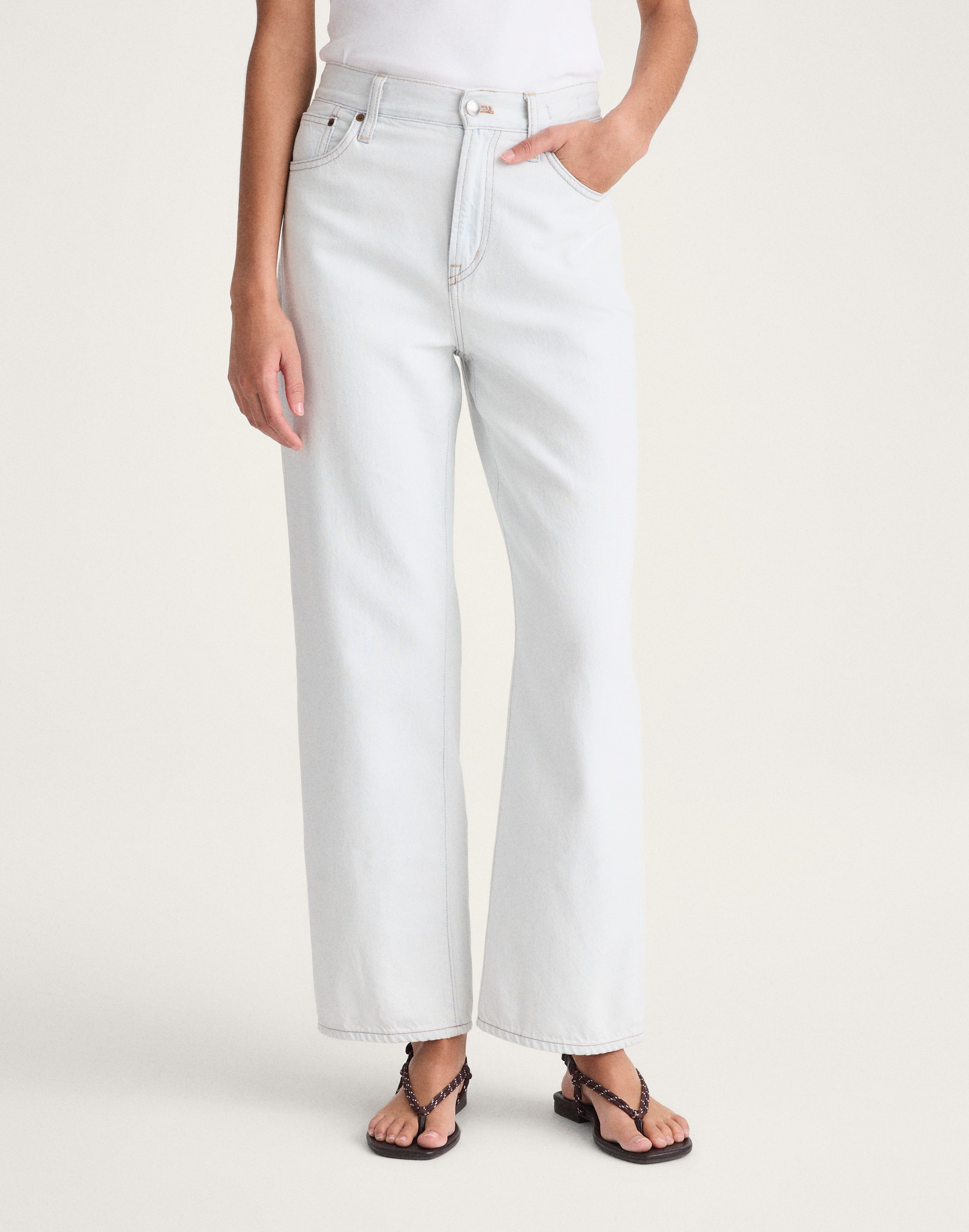 The Perfect Vintage Wide-Leg Crop Jean in Airy Denim