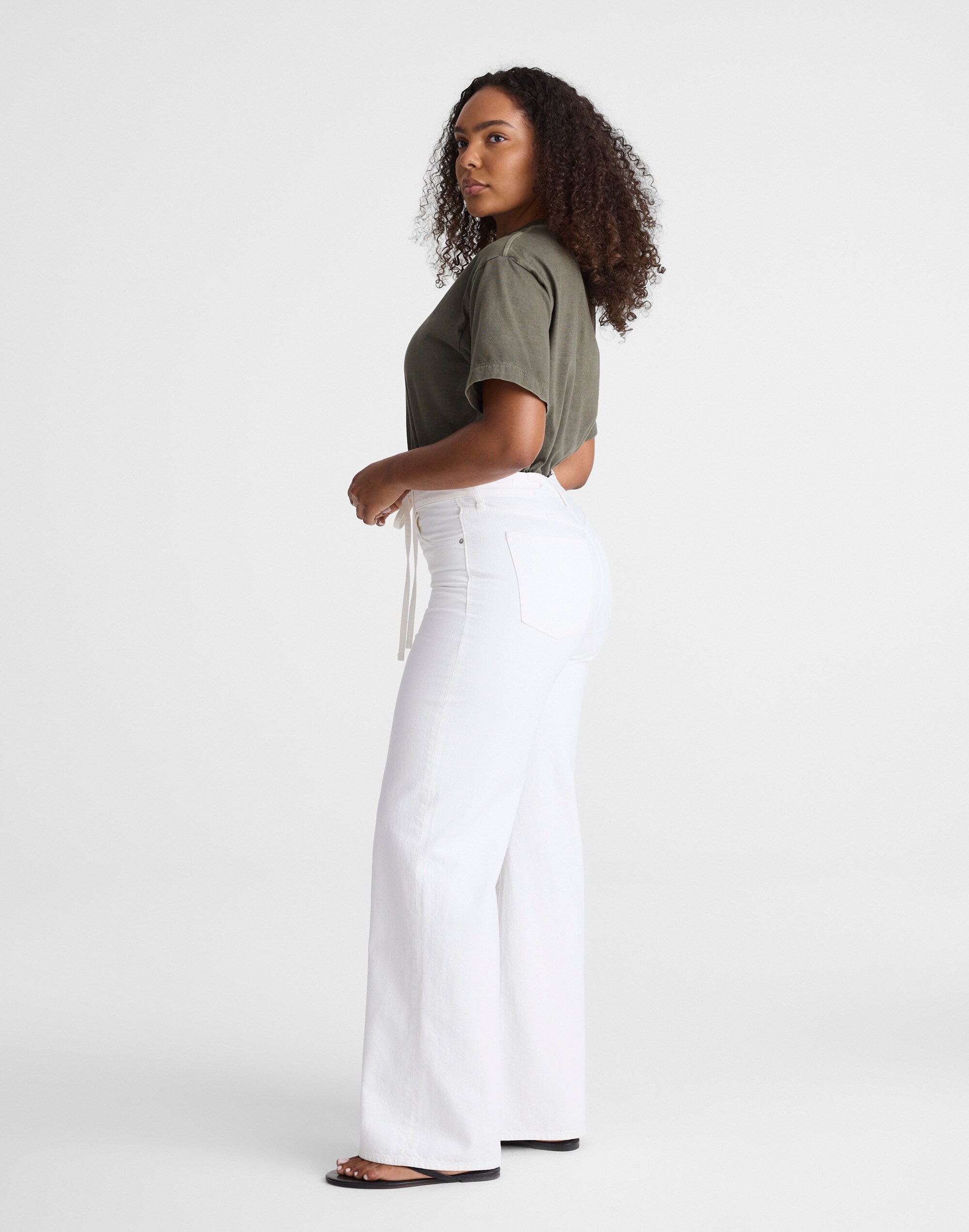 The Curvy Ultimate Wide-Leg Jean in Airy Denim